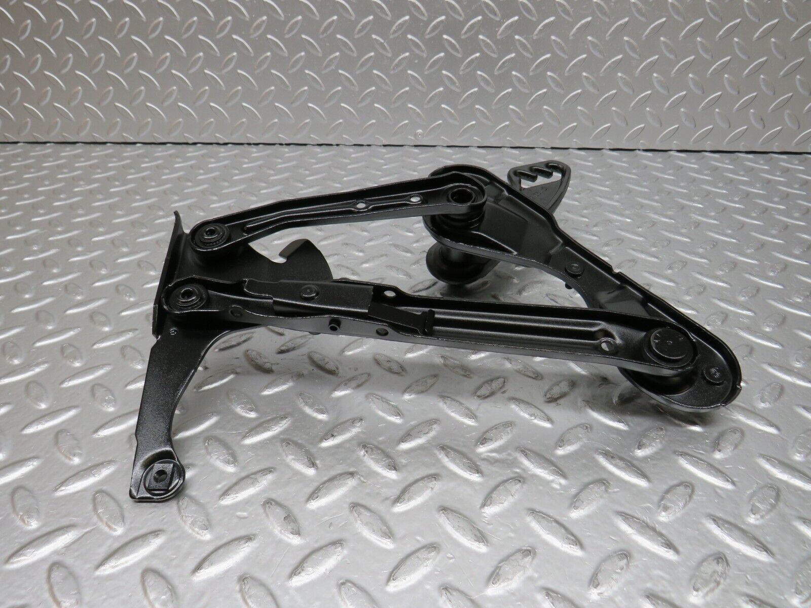 31440 Mercedes-Benz S124 220TE Wagon Bonnet Hinge Right Side 1298870274