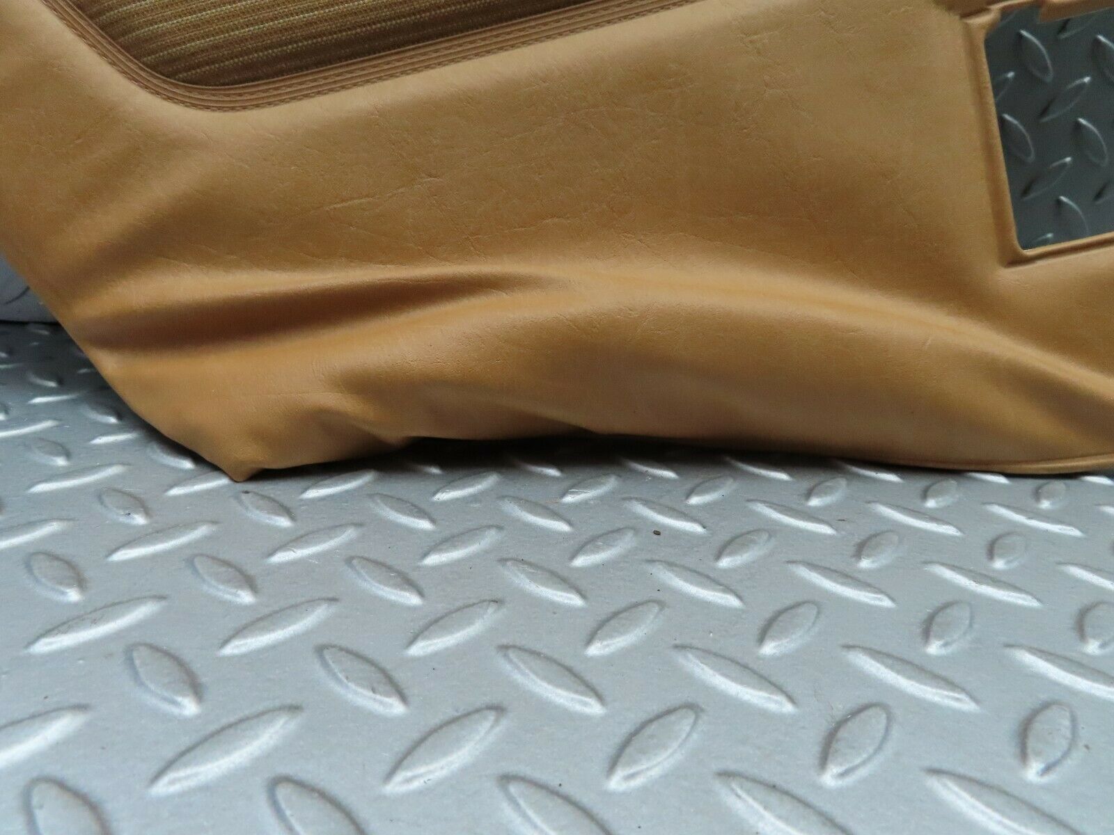 5725 Mercedes-Benz W123 200 Rear Left Door Card