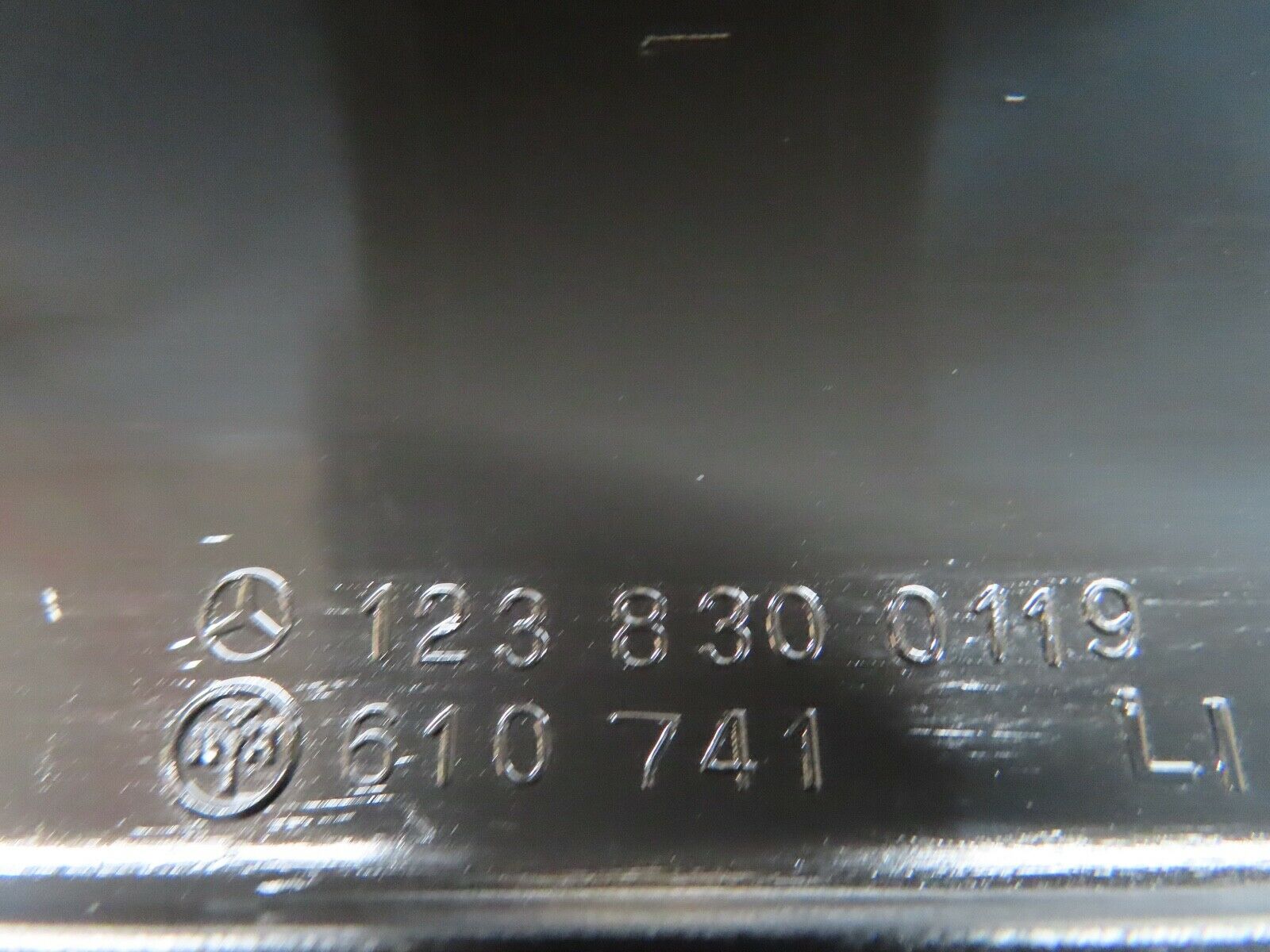 16835 Mercedes-Benz C123 280CE Coupe Air Duct Vent Left And Right 1238300219