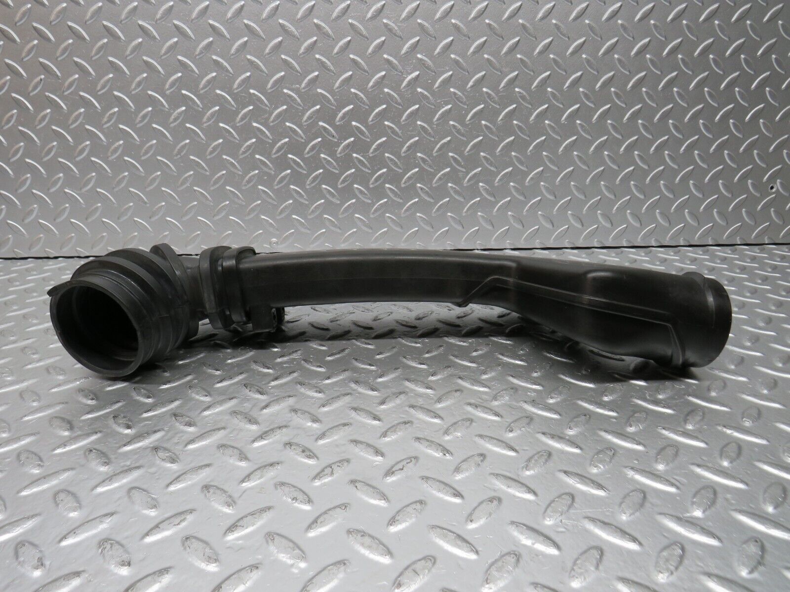 31200 Mercedes-Benz S124 220TE Wagon Air Intake Pipe 1141400012 1110940091