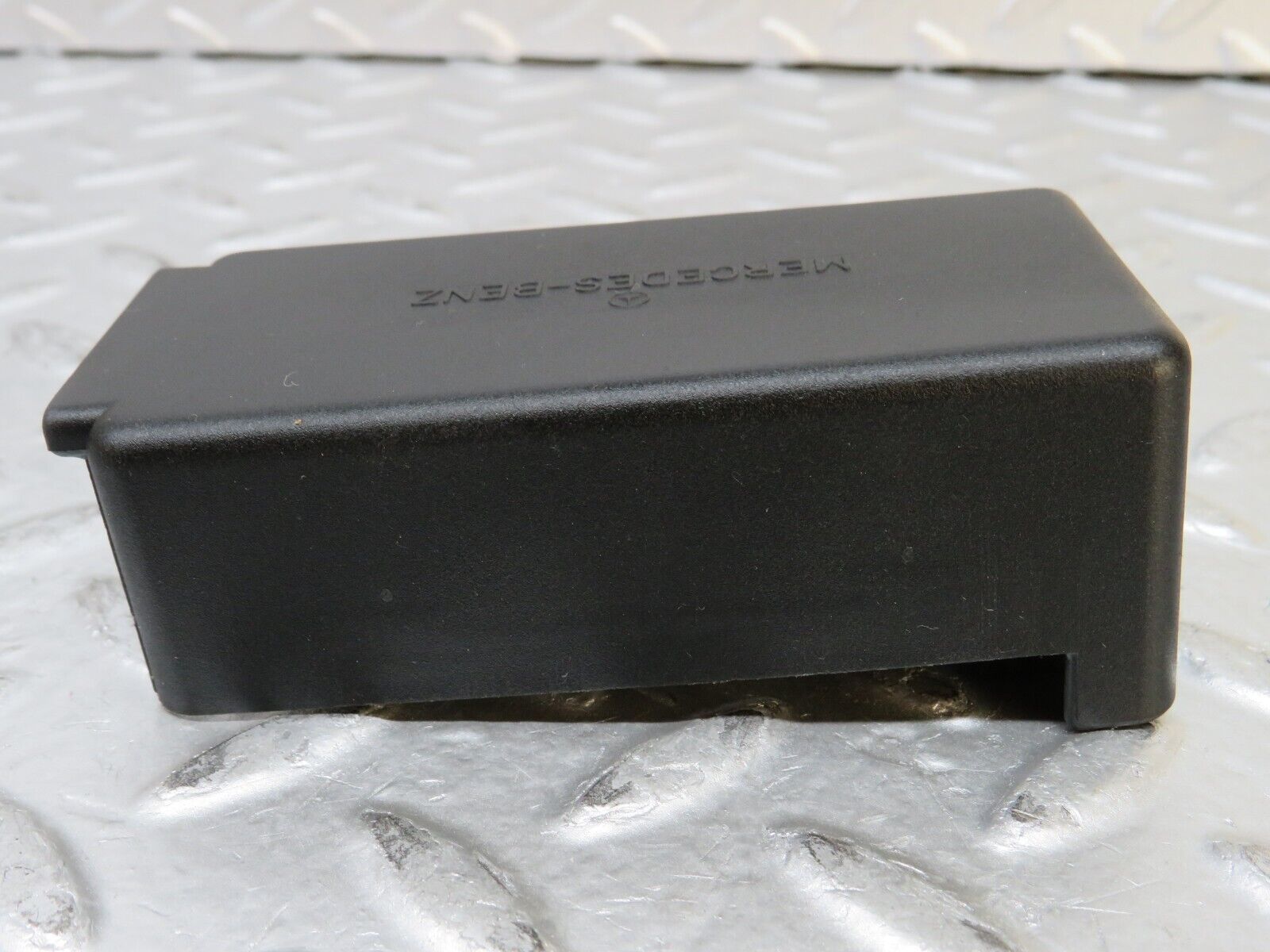 26881 Mercedes-Benz W123 240D Heater Plug Timer Relay Cover 0005454145