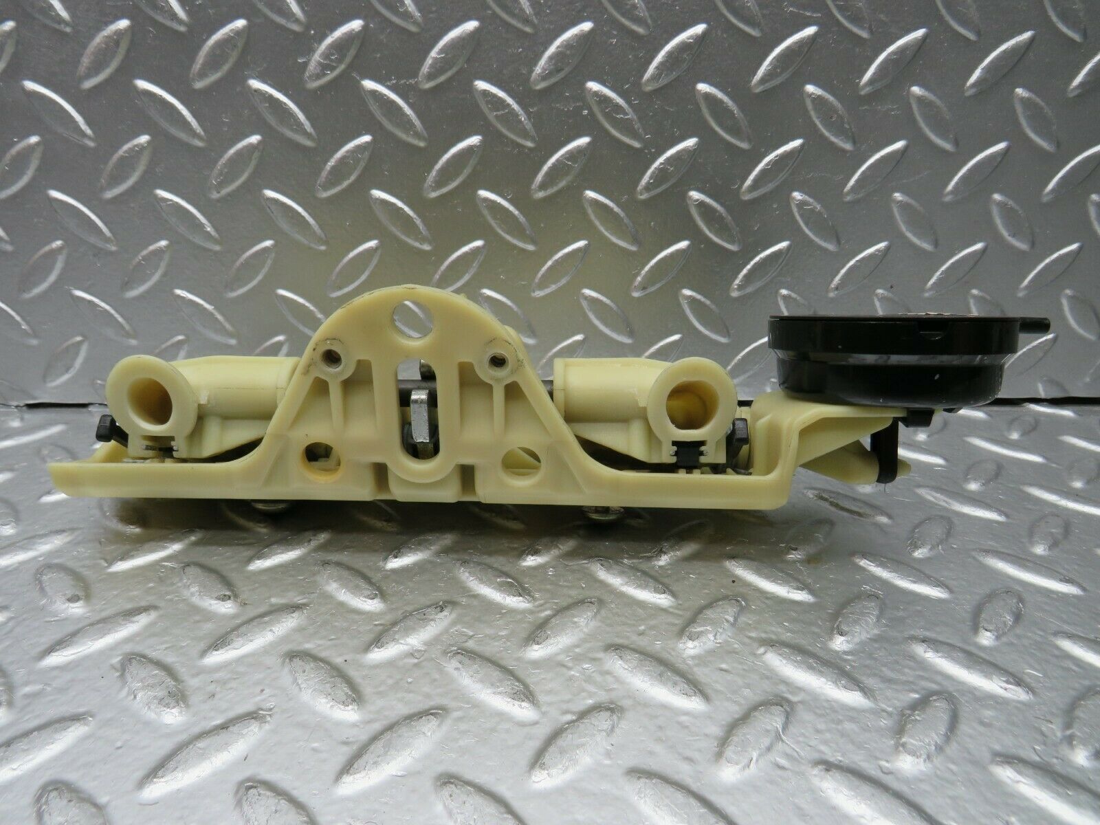 22511 Mercedes-Benz C124 E220 Coupe Rear Headrest Folding Mechanism