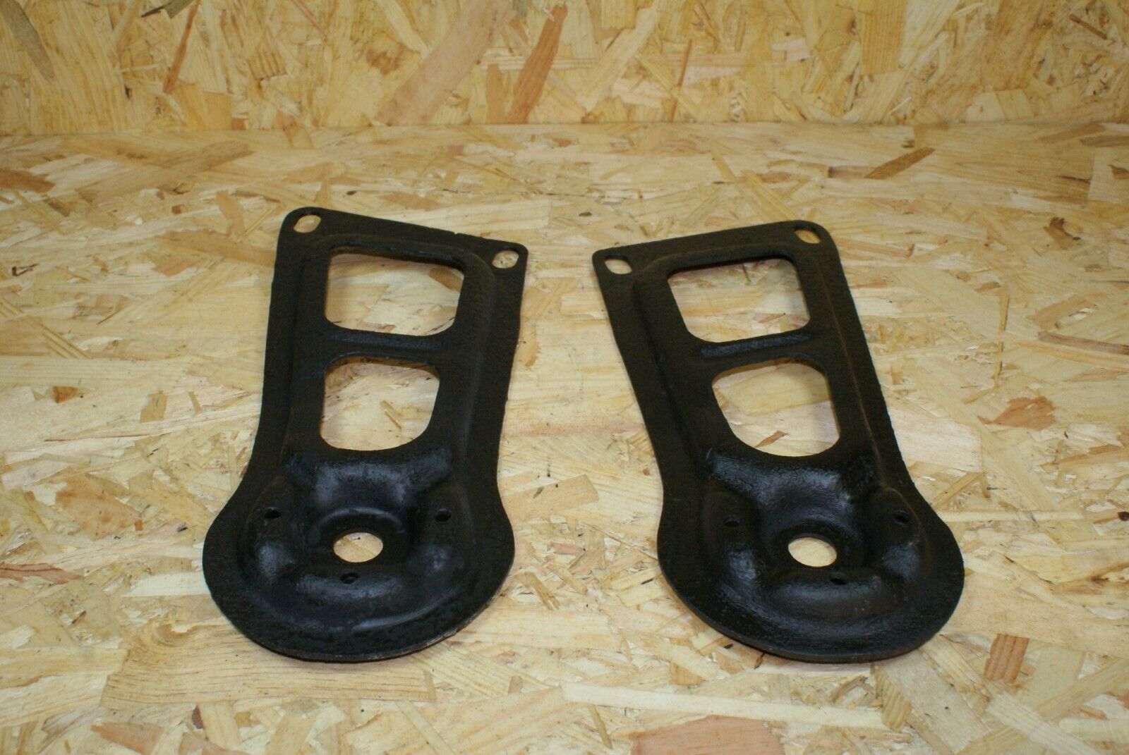 2240 Mercedes-Benz W123 280E Rear Suspension Axle Mounting Bracket