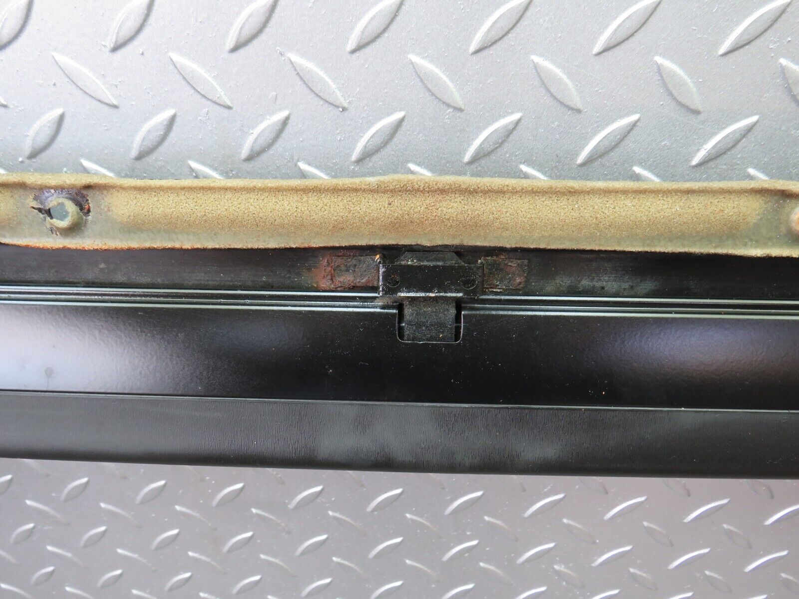 36196 Mercedes-Benz W126 420SE Power Sunroof Frame