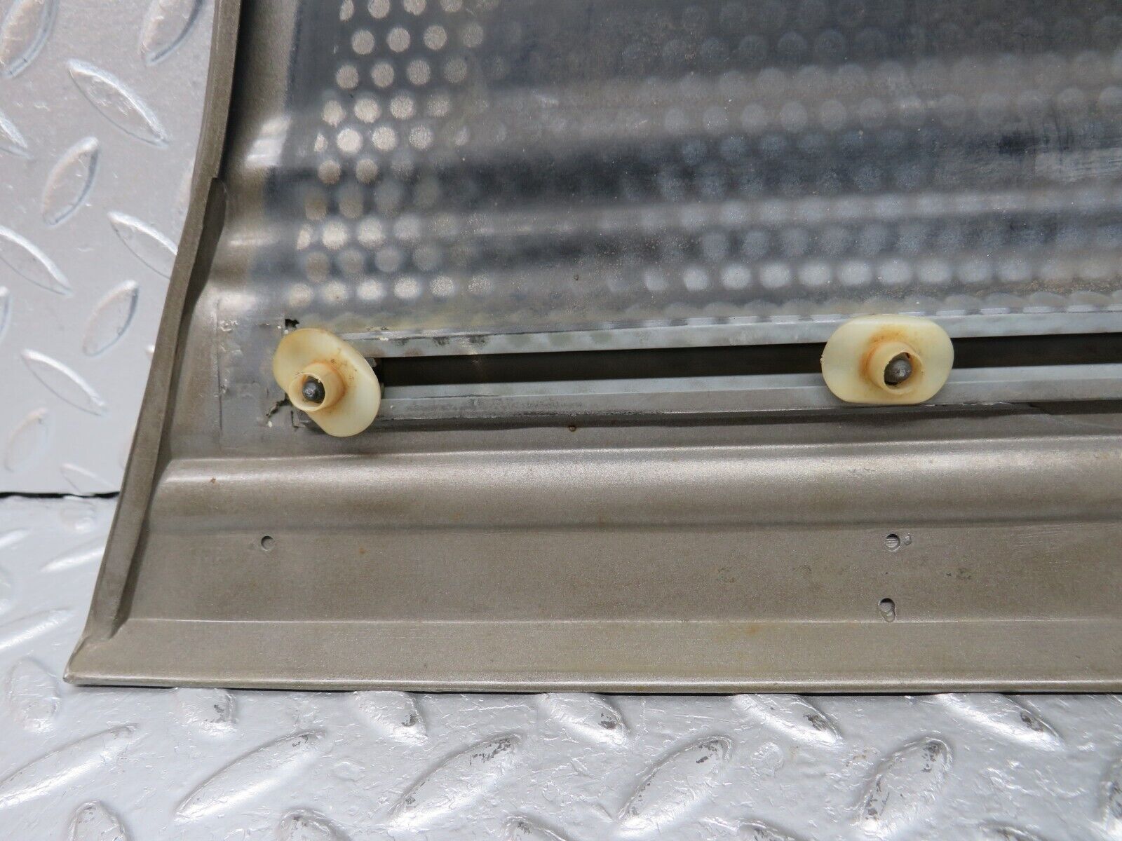 34373 Mercedes-Benz C126 380SEC Front Left Fender Wing Lower Moulding 1266900140