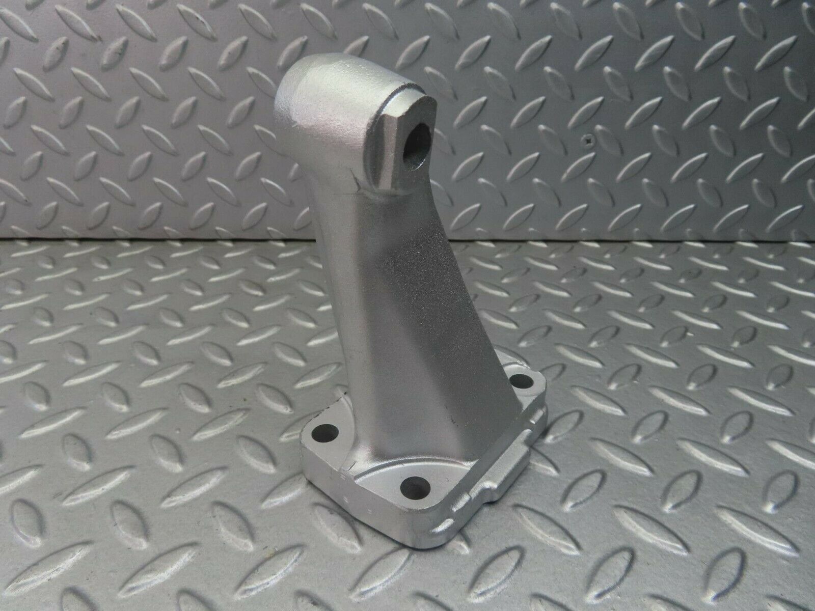 8328 Mercedes-Benz W115 Engine Mount Bracket Left Side 1152230804