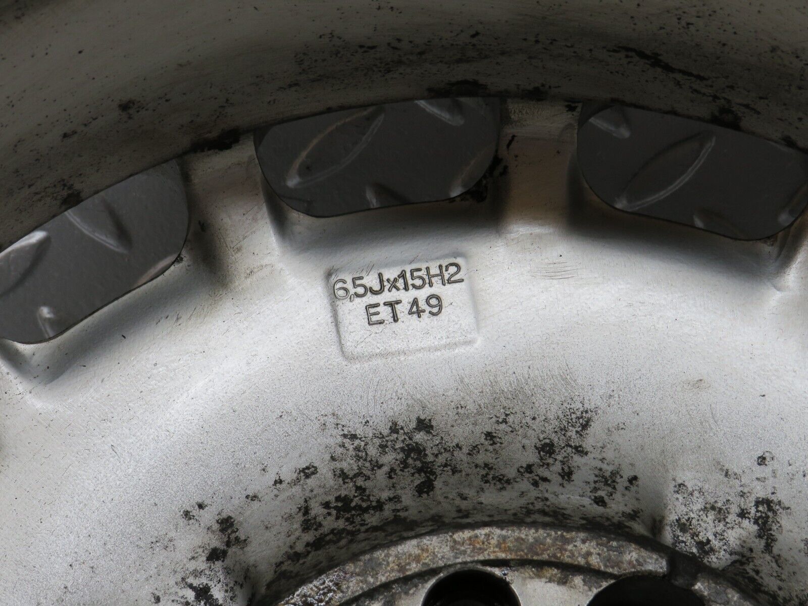 29611 Mercedes-Benz W124 230E Alloy Wheel 6.5Jx15H2 ET49 1244001802