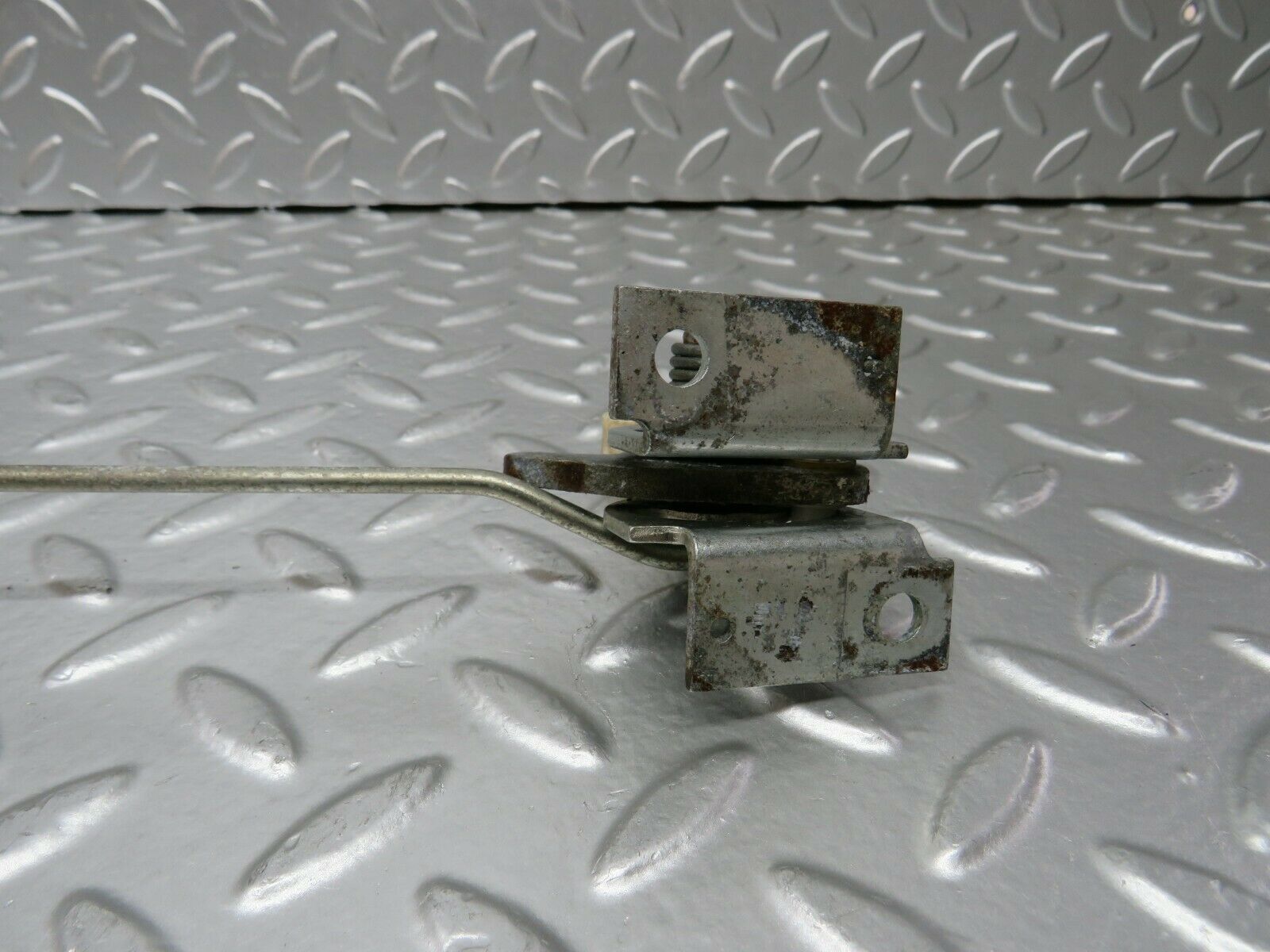 24264 Mercedes-Benz S124 220TE Wagon Rear Seat Bench Locking Mechanism Left