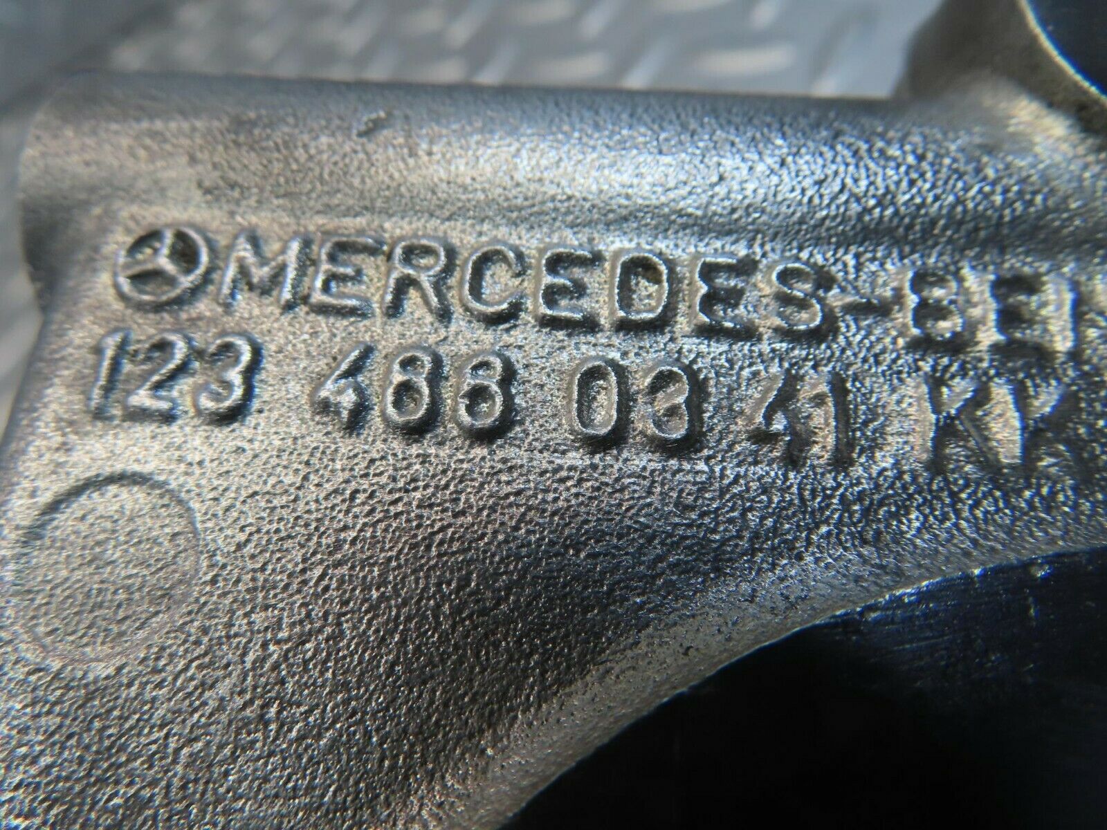 11469 Mercedes-Benz C123 230CE Coupe Power Steering Pump Bracket 1234880341