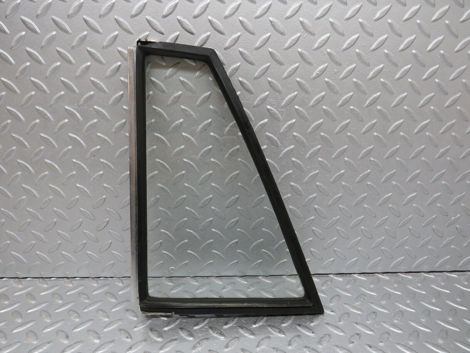 40499 Mercedes-Benz W110 230 Rear Left Quarter Window Glass 1107350124