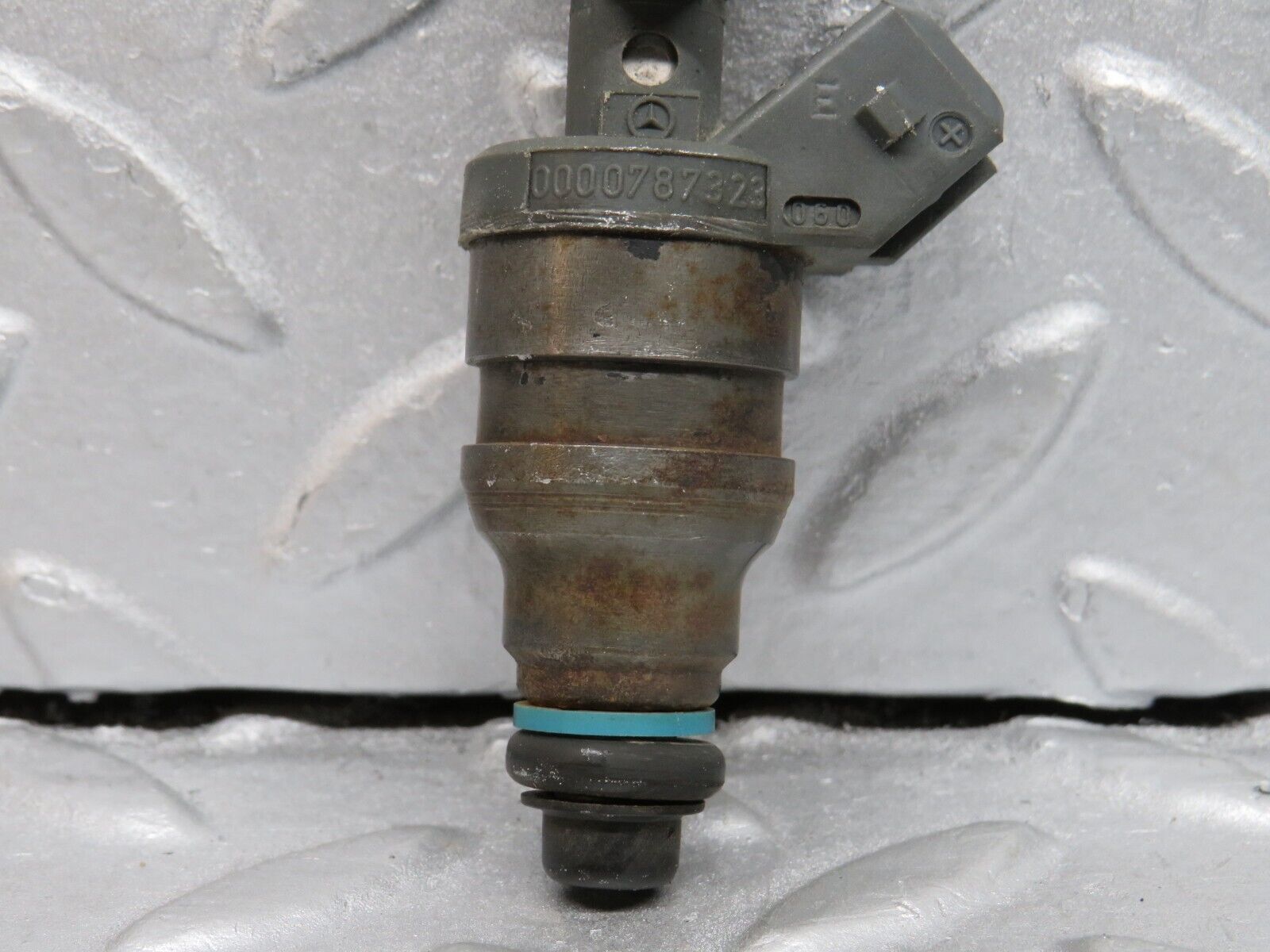 38655 Mercedes-Benz R129 280SL Coupe Fuel Injector Bosch 0000787323 0280155209