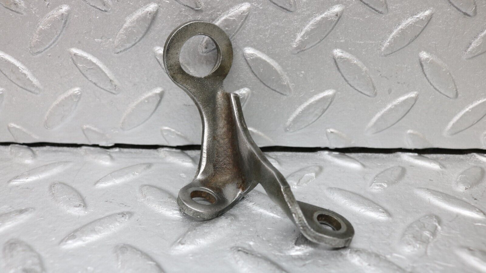 37227 Mercedes-Benz C126 420SEC Coupe Engine Lifting Eyes Hook