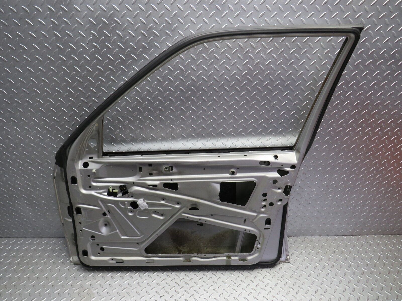31824 Mercedes-Benz W201 190LE 1.8L Front Right Door