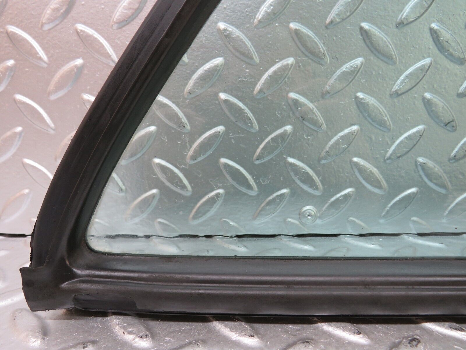 27223 Mercedes-Benz W123 280E Rear Right Quarter Window Glass 1237350224