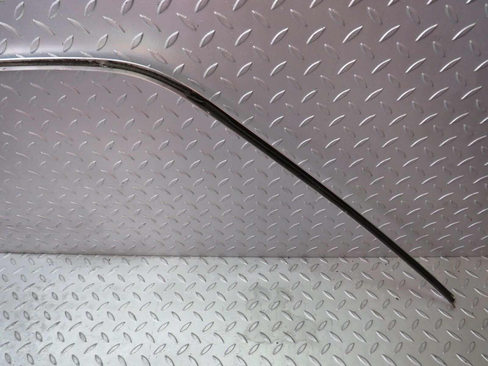 36325 Mercedes-Benz W126 420SE Roof Chrome Trim Left Side