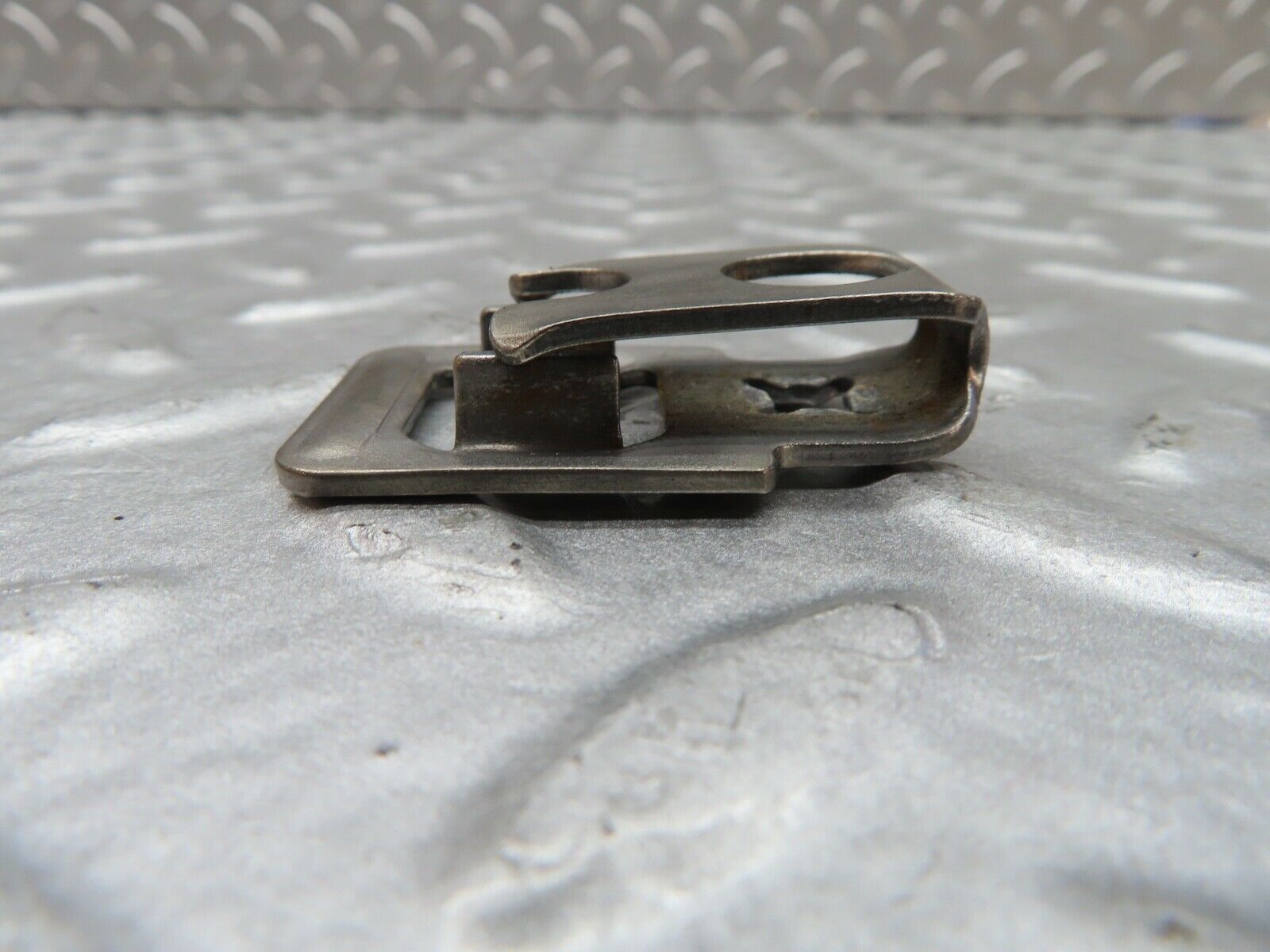 20055 Mercedes-Benz R129 300SL Coupe Fuel Injector Bracket