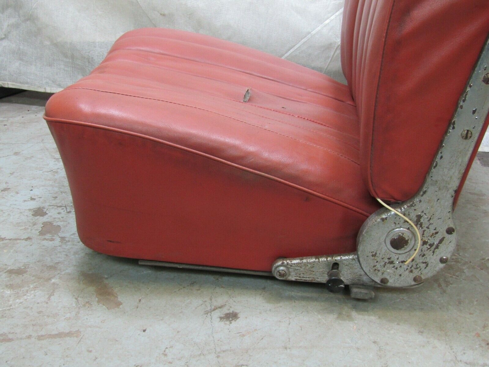 3254 Mercedes-Benz W105 PONTON Front Left Seat Driver Seat Red Faux Leather