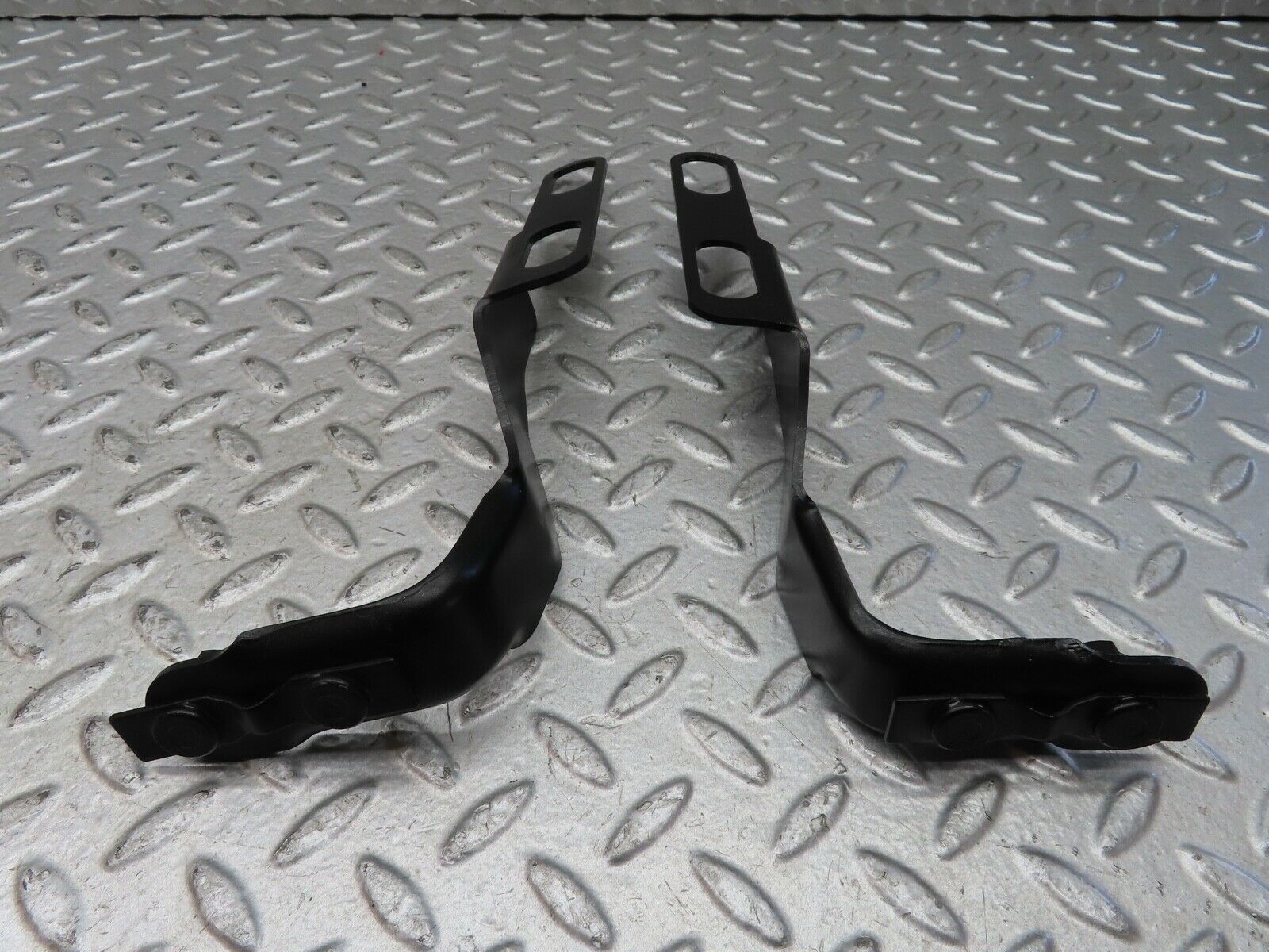 19457 Mercedes-Benz C140 CL420 Coupe Exhaust Bracket Pair 1404923341