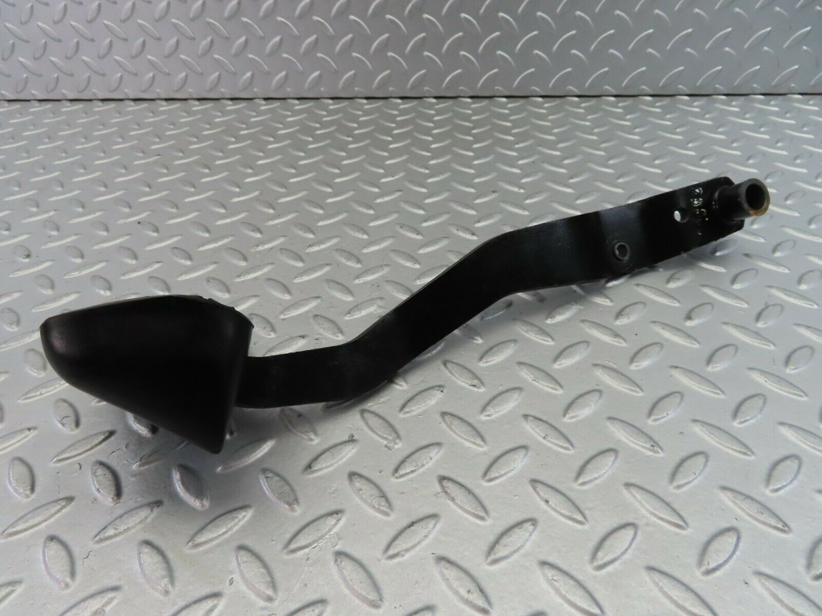 7682 Mercedes-Benz S123 230TE Wagon Brake Pedal With Rubber 1232910082