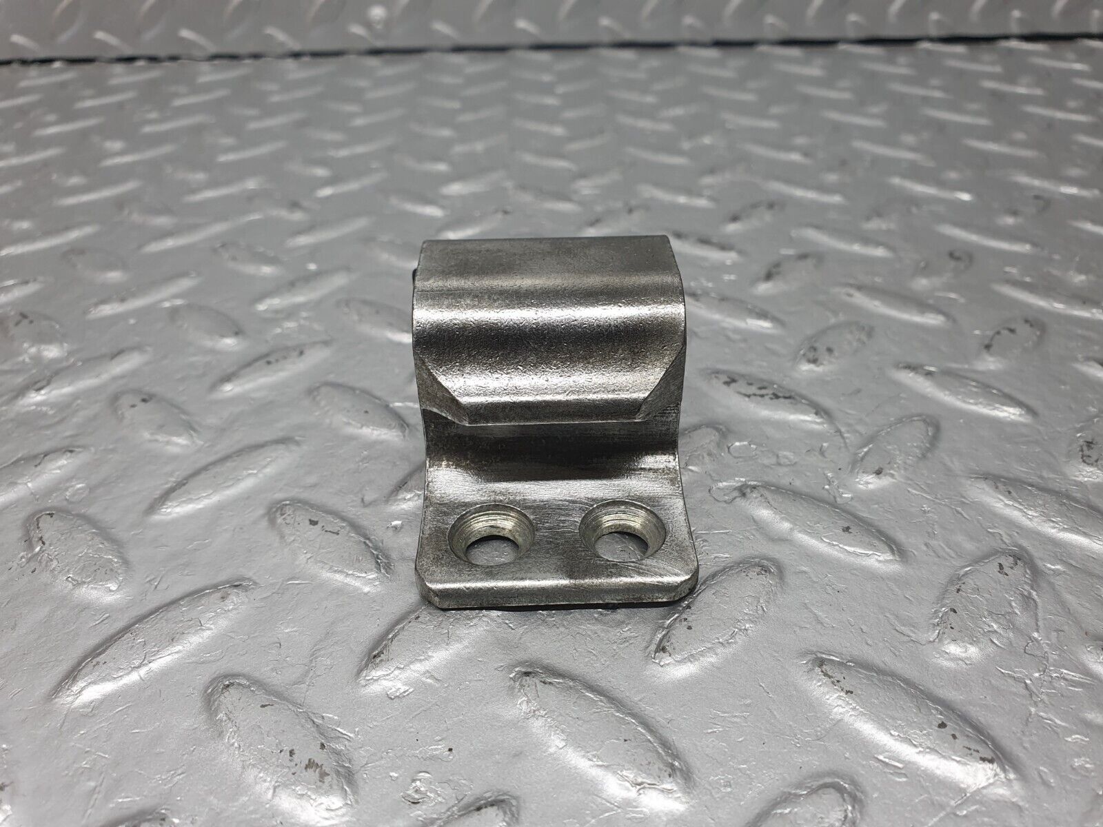 40915 Mercedes-Benz W126 300SE Door Lock Latch Left Side