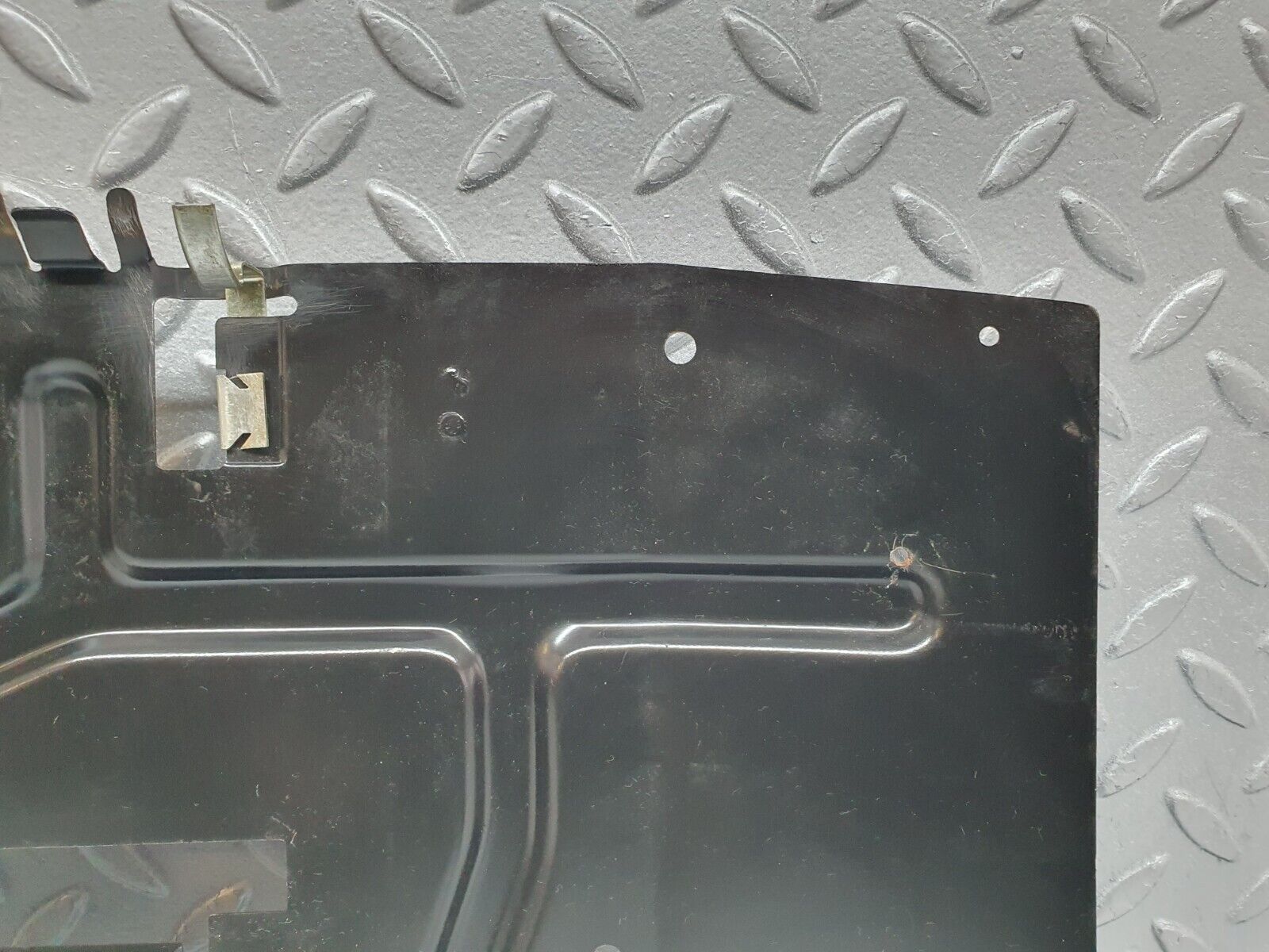 41186 Mercedes-Benz W126 300SE Left Footwell Relay Holder Bracket