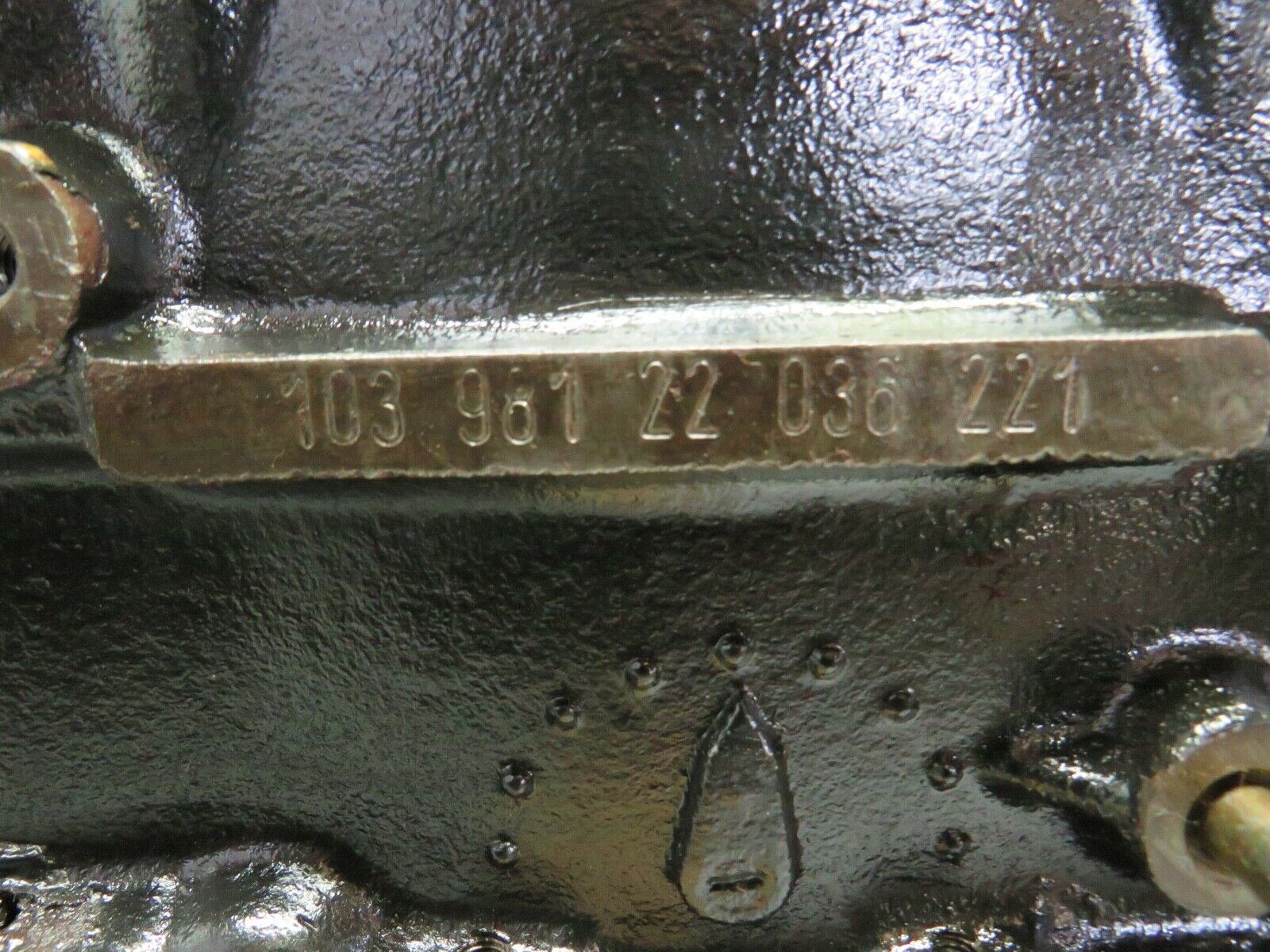 21952 Mercedes-Benz W126 300SE Engine Block M103.981 1030110401