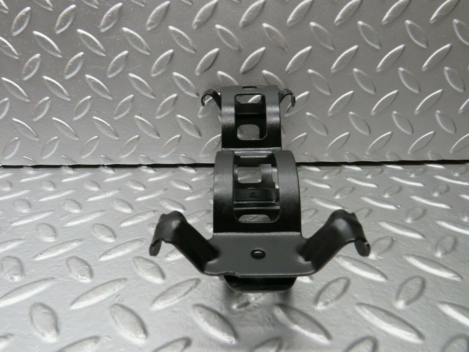 22430 Mercedes-Benz C124 E220 Coupe Fuel Pump Fuel Filter Bracket Holder