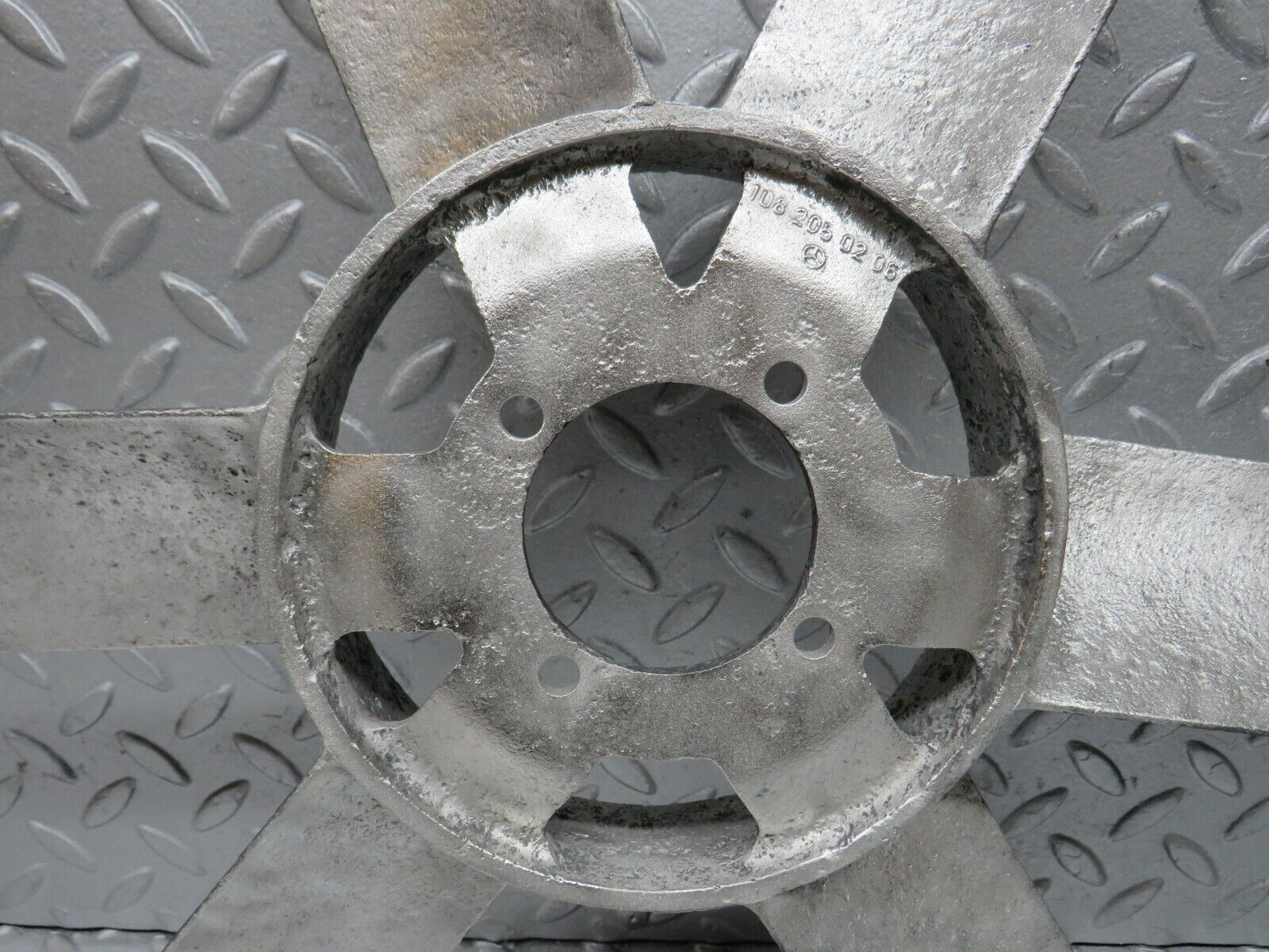 37640 Mercedes-Benz W109 300SEL Engine Cooling Fan 1082050206