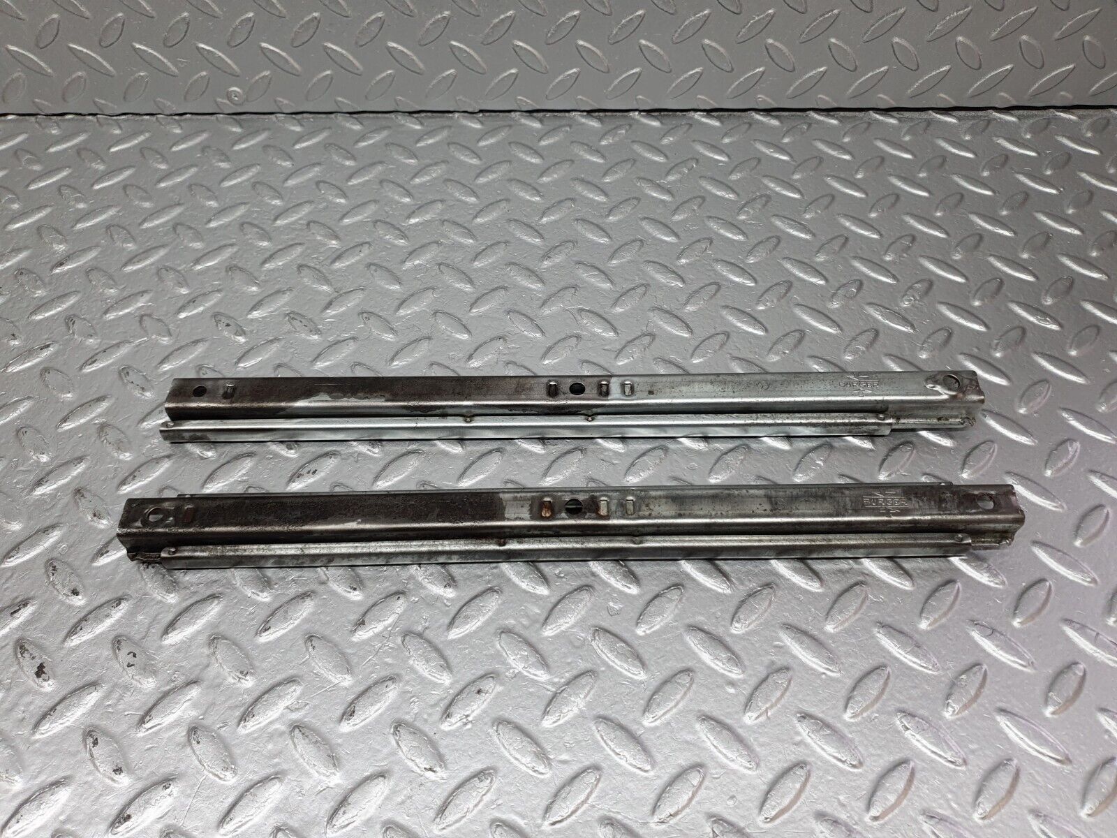 40791 Mercedes-Benz W123 300D Front Right Seat Rail Pair
