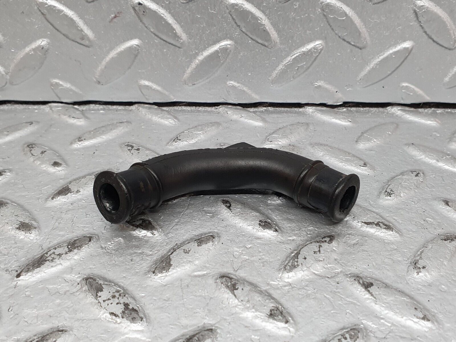 41250 Mercedes-Benz W126 300SE Engine Crankcase Breather Hose 1030940082