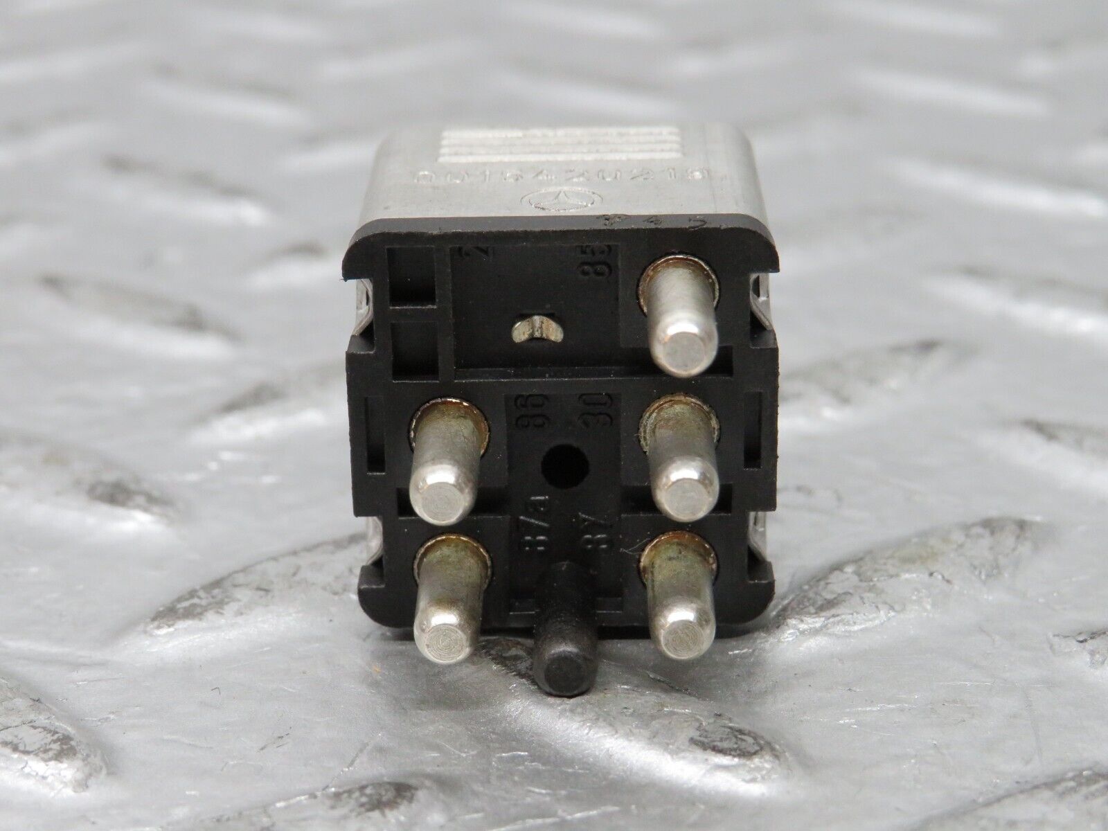 27198 Mercedes-Benz W123 280E Multi Purpose Relay 0015420219