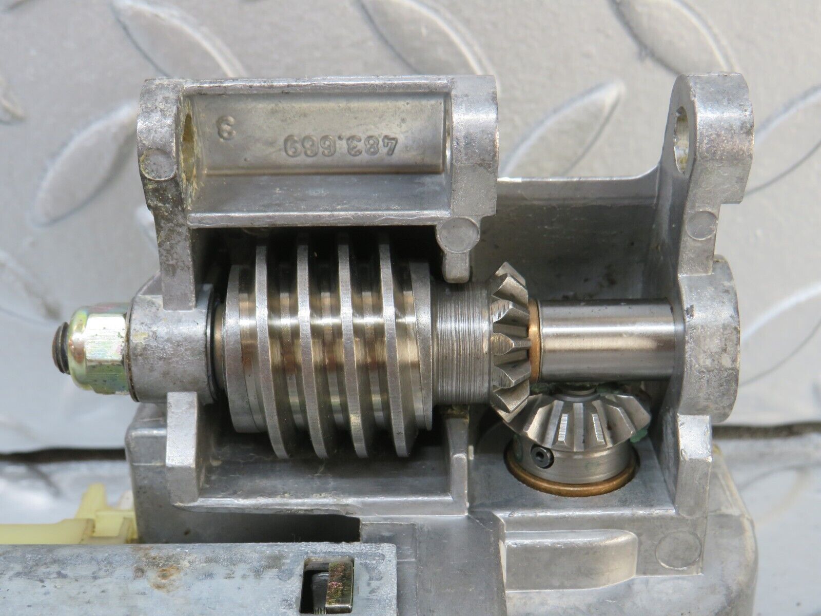 36322 Mercedes-Benz W126 420SE Steering Column Adjustment Motor 1264600425