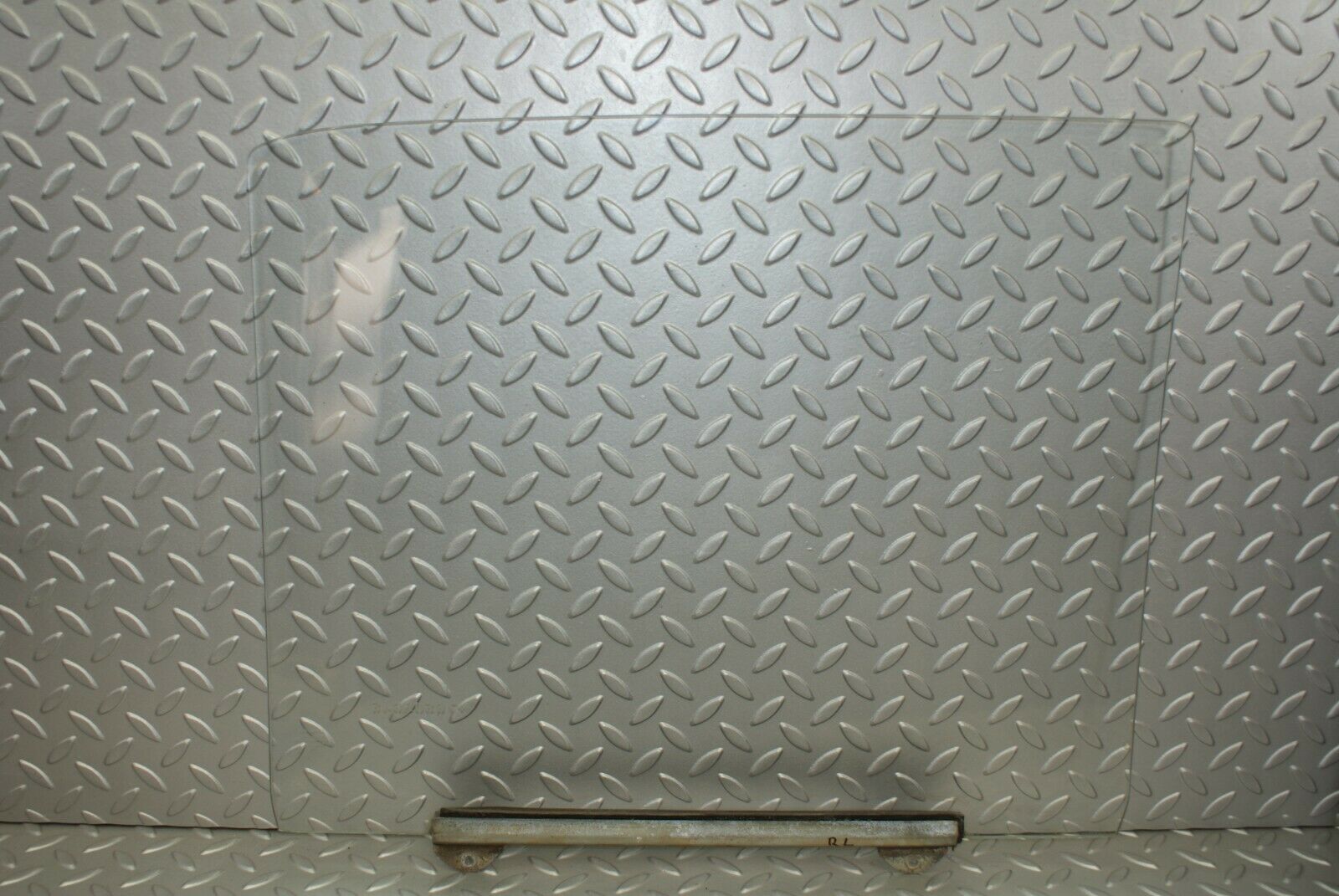 3096 Mercedes-Benz W115 220D Rear Left Door Window Glass