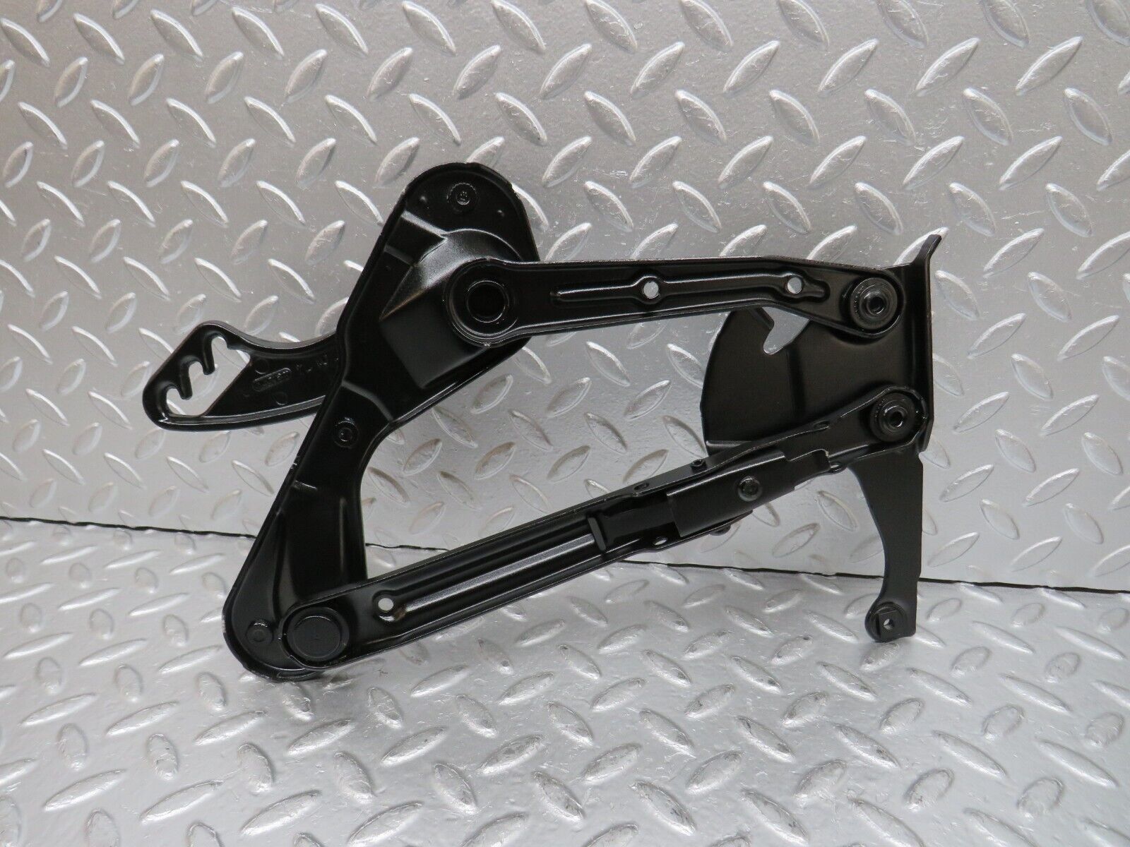 31441 Mercedes-Benz S124 220TE Wagon Bonnet Hinge Left Side 1298870174