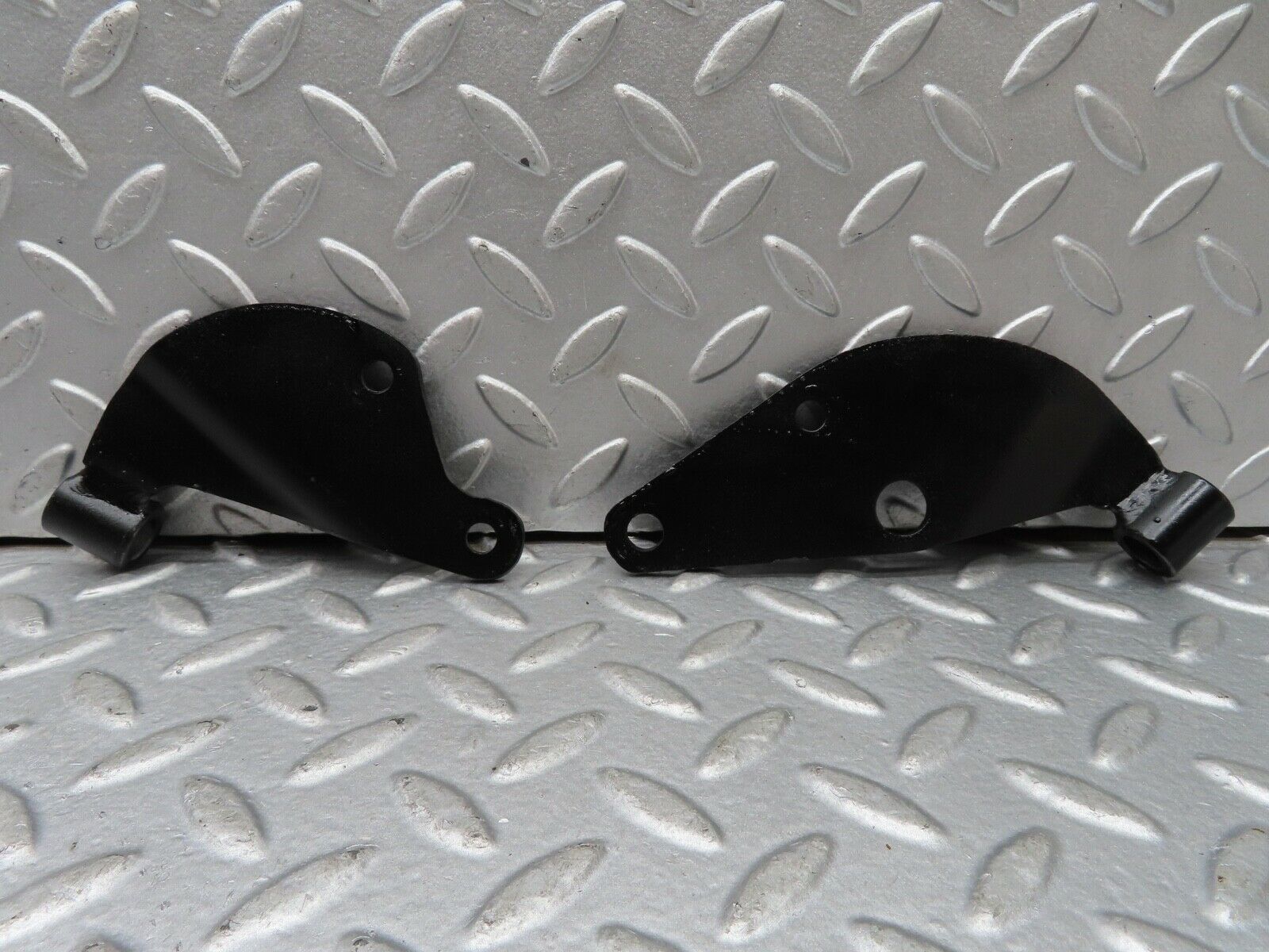 18834 Mercedes-Benz W121 190b Ponton Engine Mount Bracket Left & Right