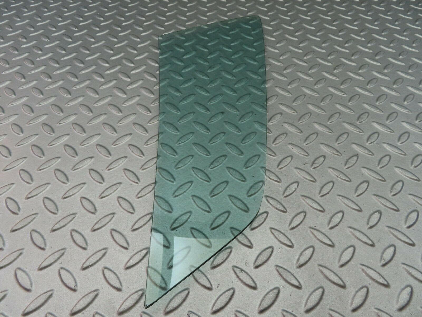 6924 Mercedes-Benz C107 350SLC Coupe Rear Left Quarter Window Glass