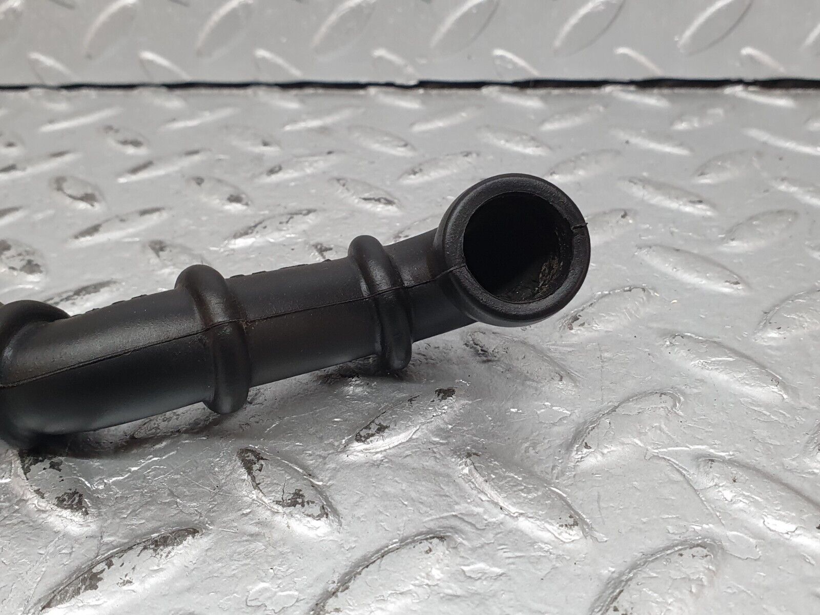 41249 Mercedes-Benz W126 300SE Air Intake Hose Pipe 1030940482