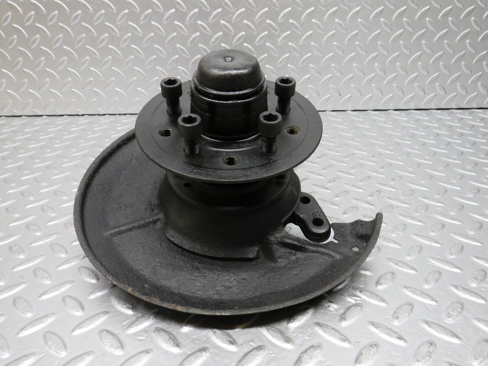 0381 Mercedes-Benz W108 280SE Complete Wheel Hub Front Left