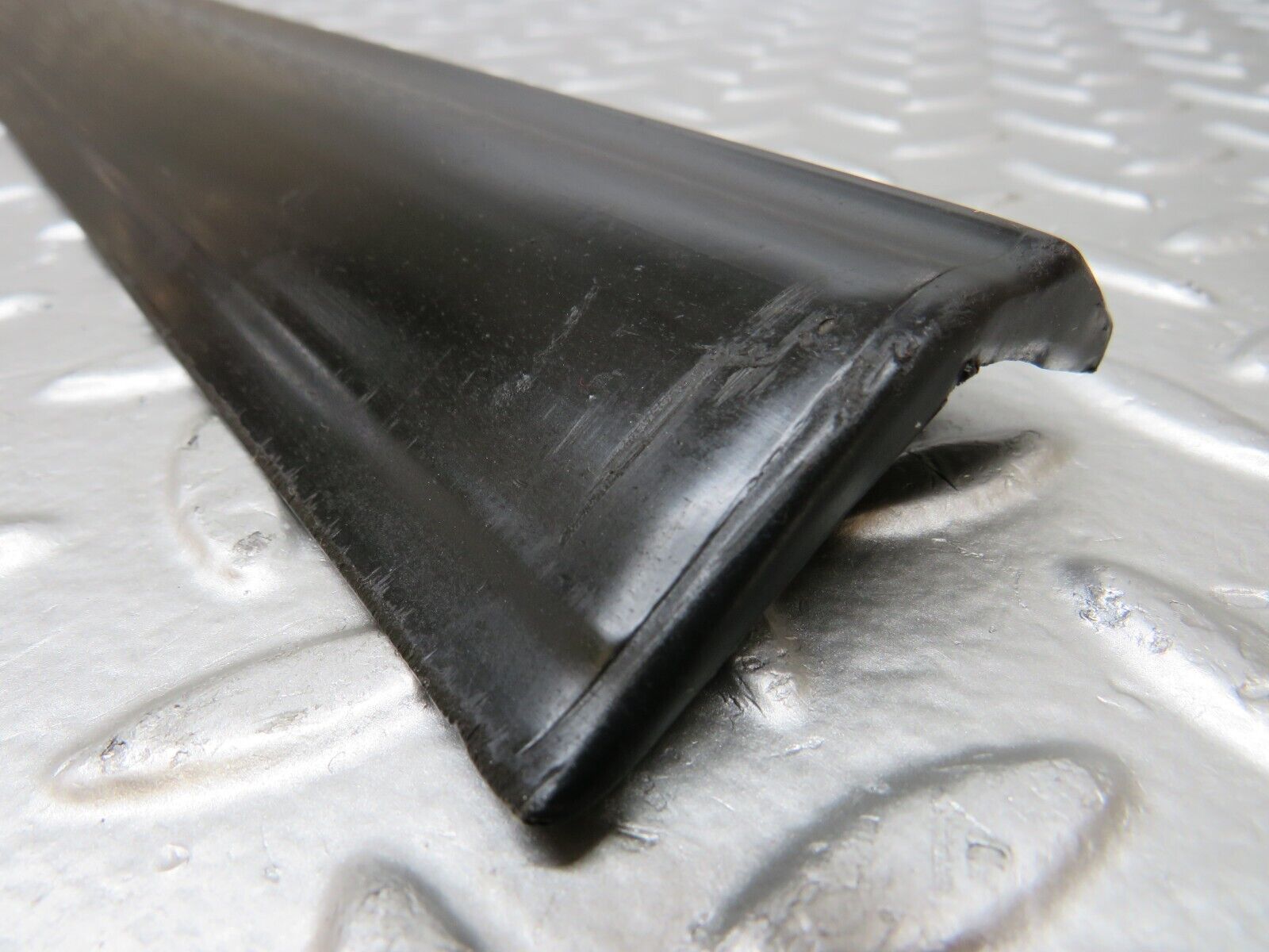 25599 Mercedes-Benz W123 200 Front Left Door Lower Moulding Trim