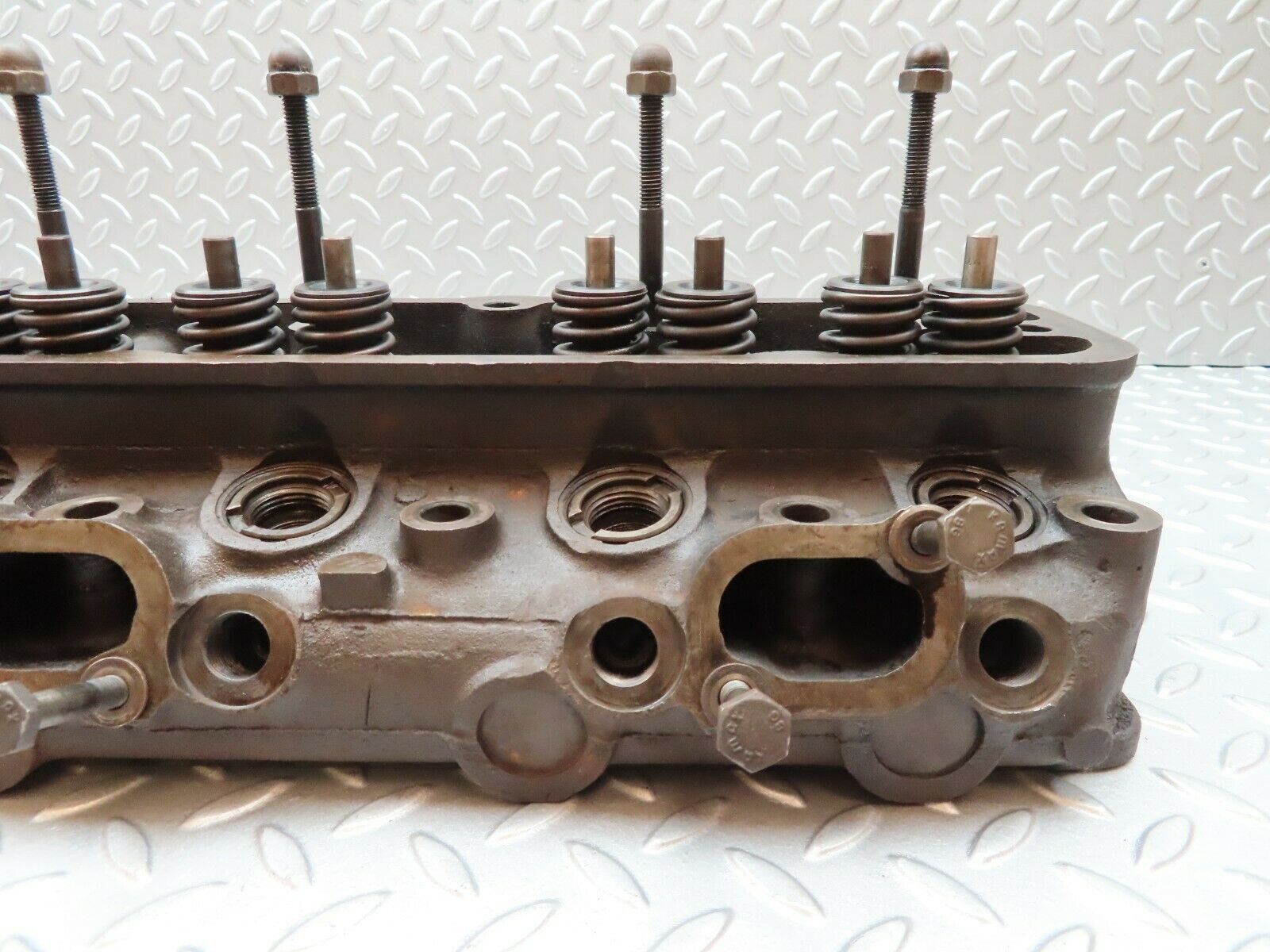 0352 Mercedes-Benz W120 180D Ponton Cylinder Head 6360160501