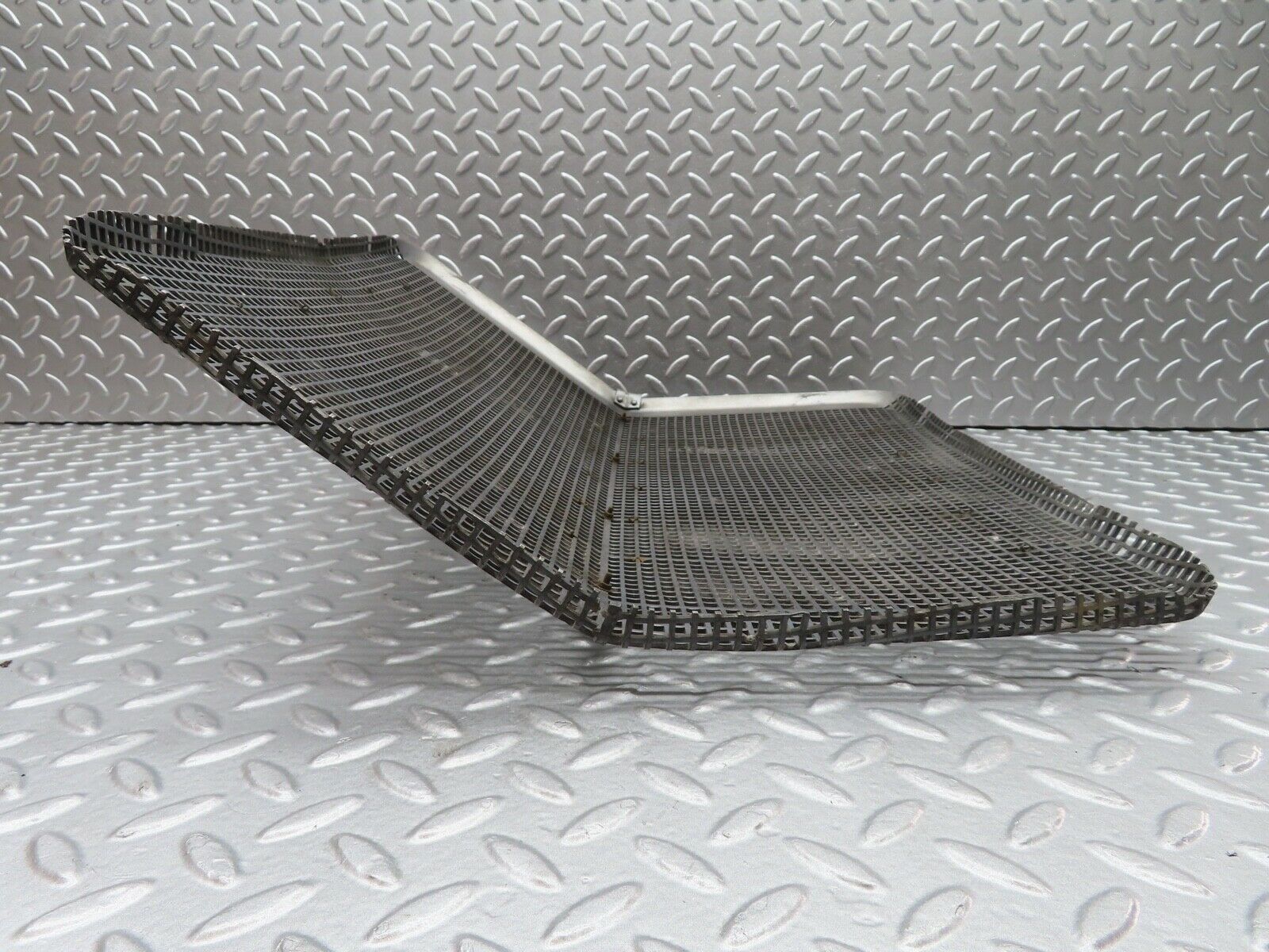 19798 Mercedes-Benz W121 190b Ponton Bonnet Grill