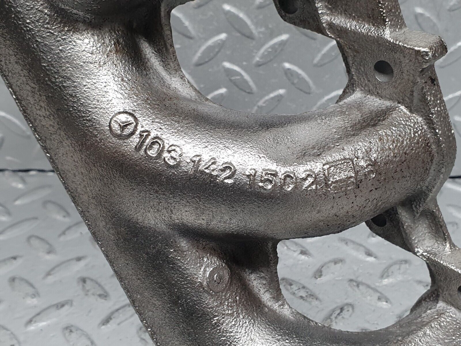 41201 Mercedes-Benz W126 300SE Exhaust Manifold Cylinder 1-3 1031421502