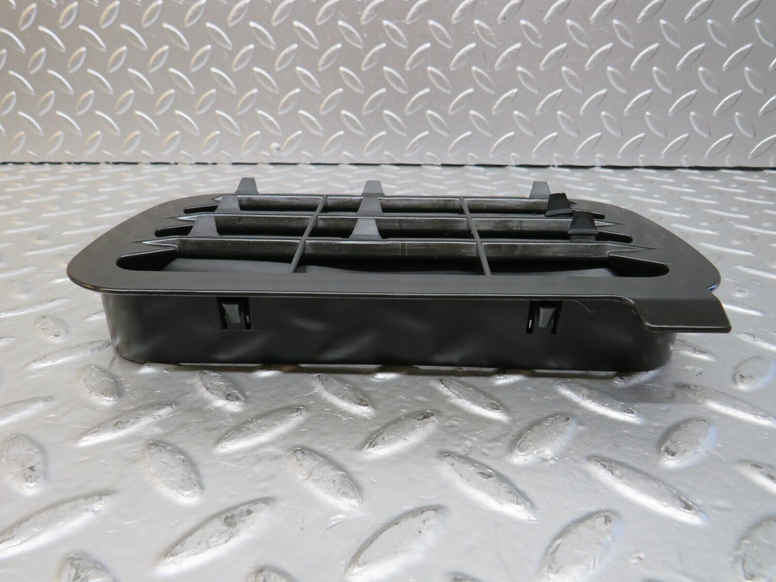 25727 Mercedes-Benz W124 280E Rear Air Intake Vent Right 1248370230