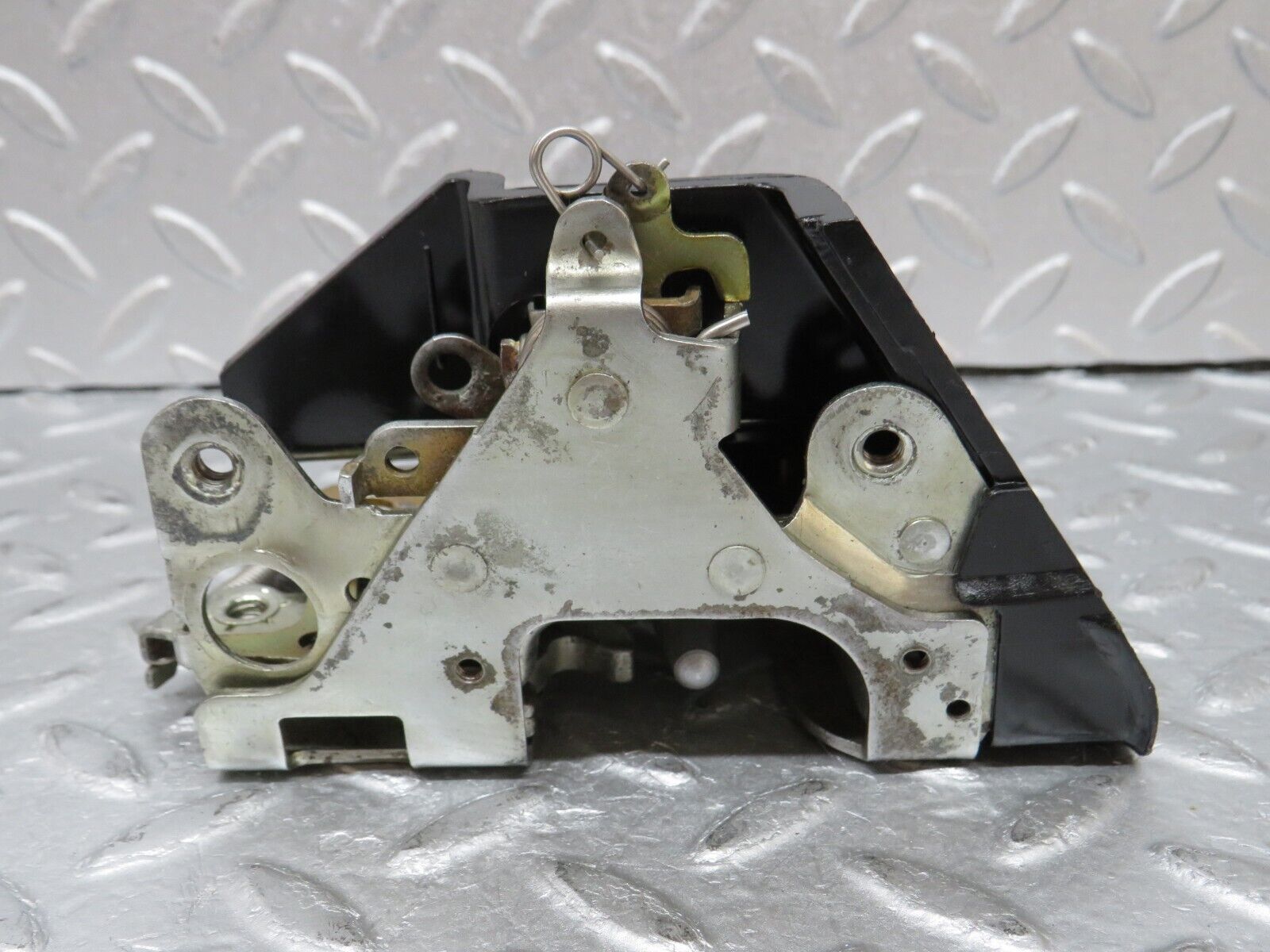 36043 Mercedes-Benz W126 420SE Rear Right Door Lock Mechanism 1237330208