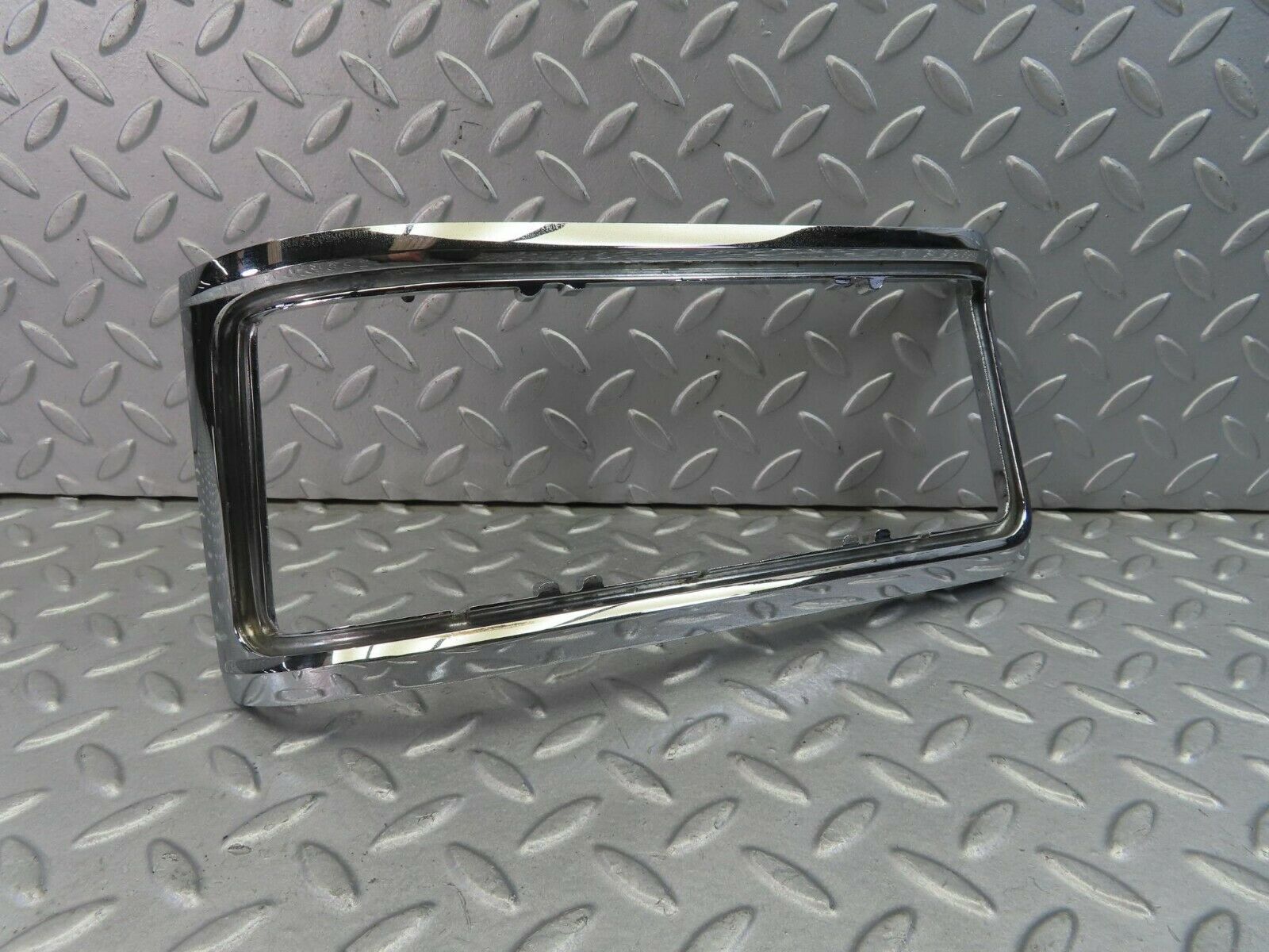 8513 Mercedes-Benz W115 Tail Light Chrome Frame Left 1158260159