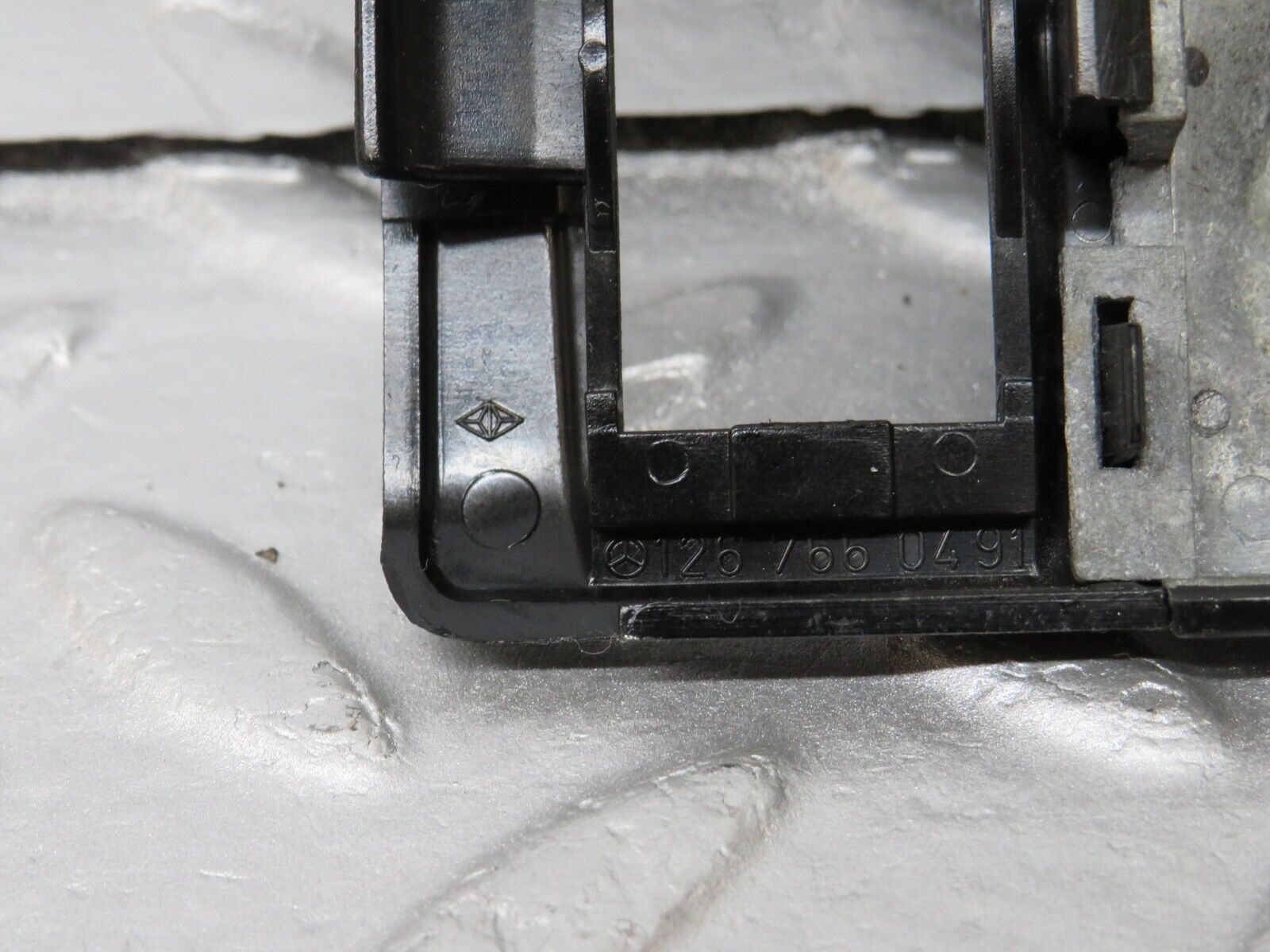 36103 Mercedes-Benz W126 420SE Interior Door Handle Frame Rear Right 1267660211 1267660491