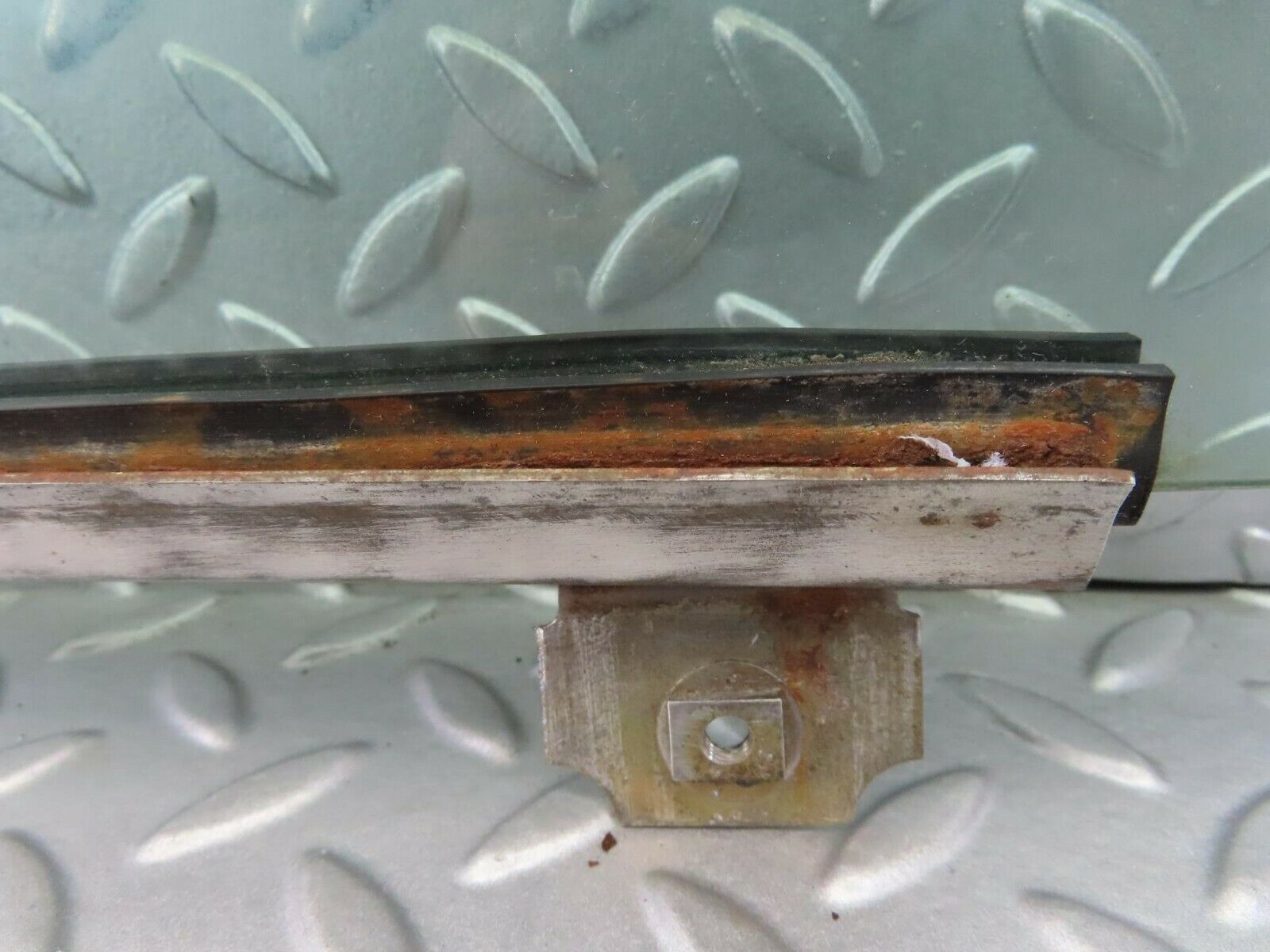 7297 Mercedes-Benz W116 450SE Rear Left Door Window Glass