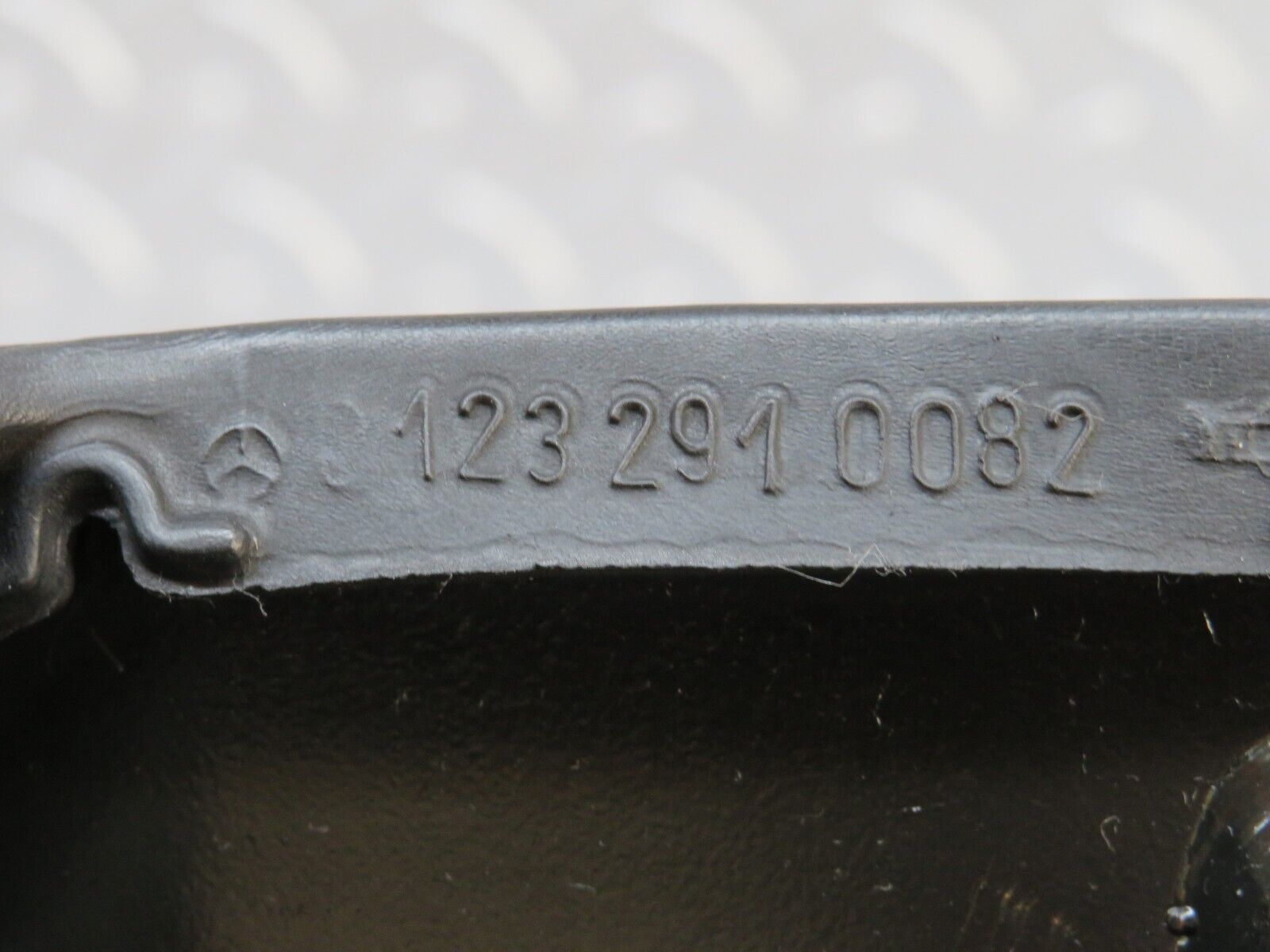 33710 Mercedes-Benz W201 190E 2.0L Brake Pedal With Rubber 1232910082