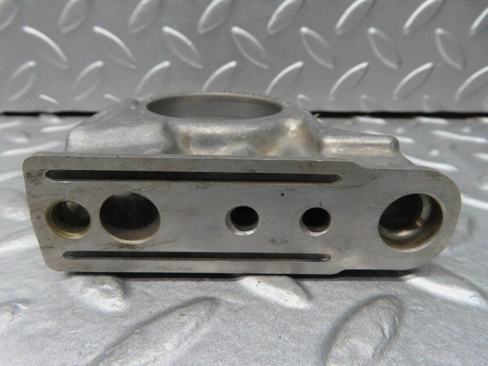 16716 Mercedes-Benz C107 380SLC Camshaft Tower Bearing 1160515118