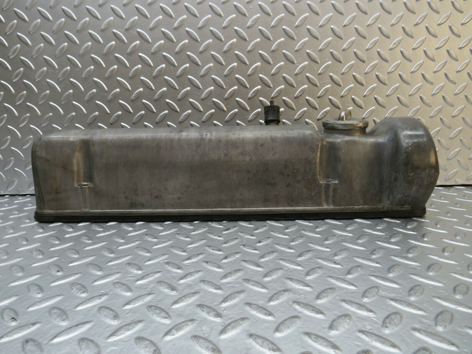 22817 Mercedes-Benz C107 450SLC Cylinder Head Valve Cover Right 1160163305